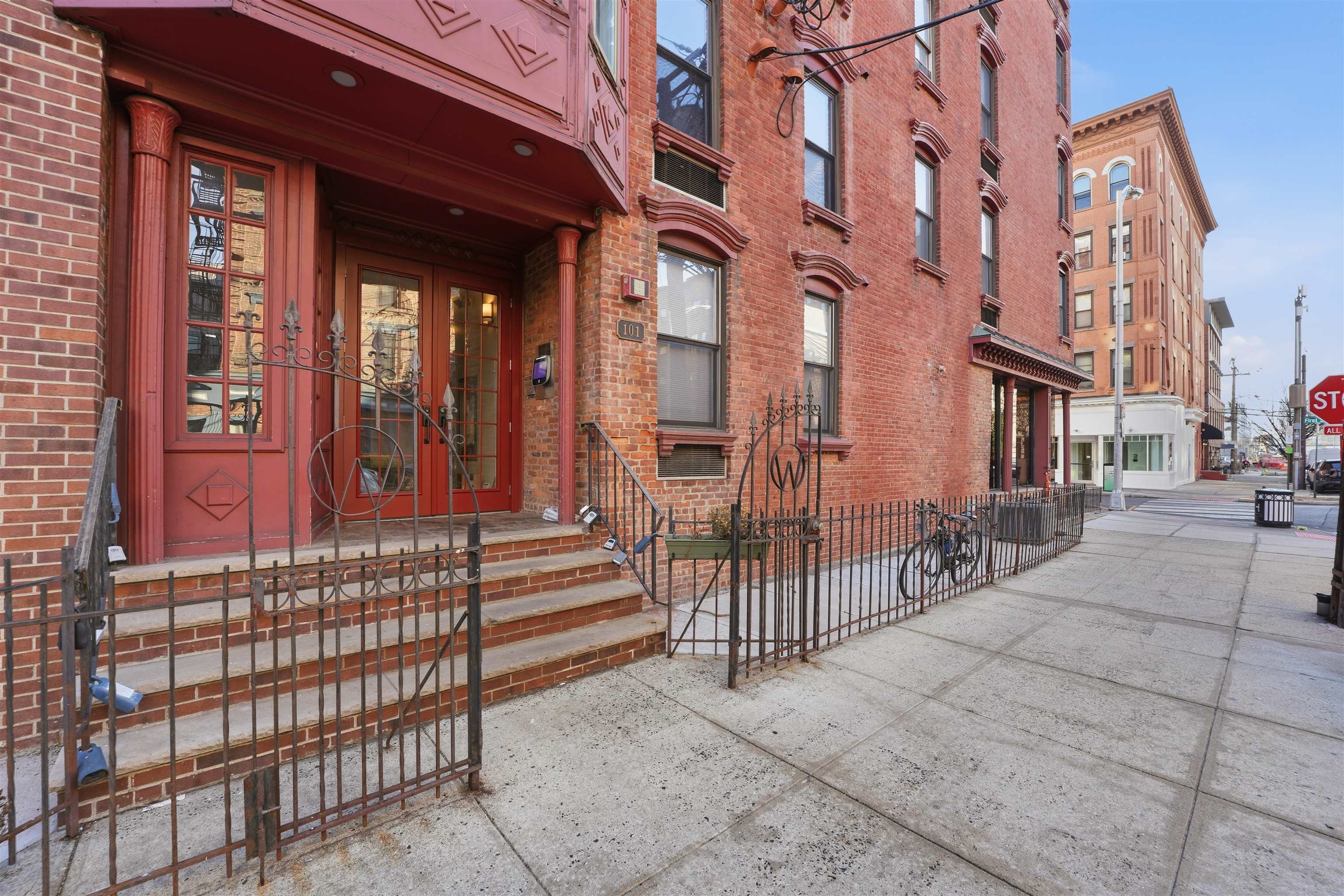 101 WILLOW AVE Unit: 2E