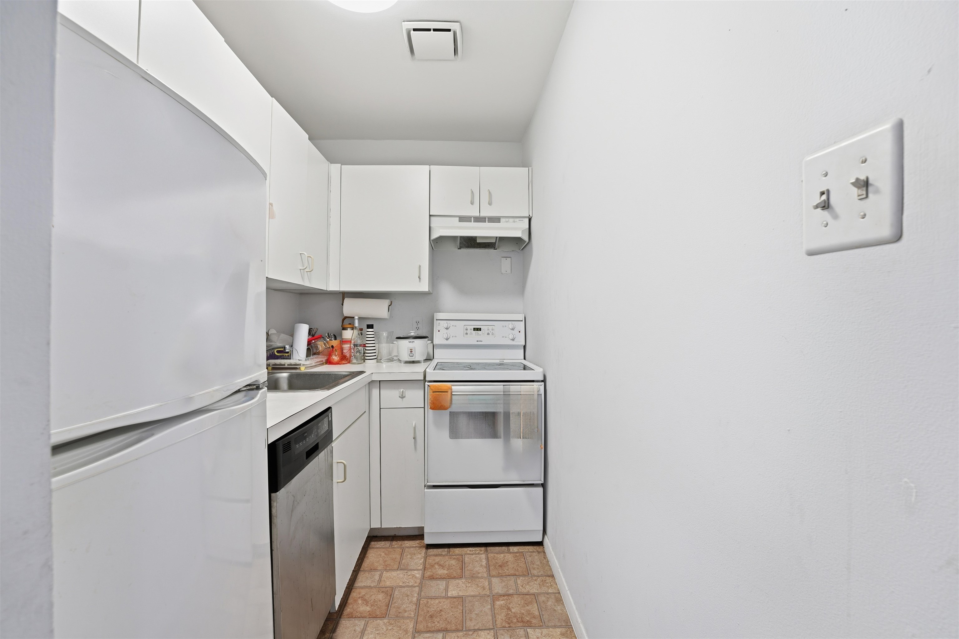 101 WILLOW AVE Unit: 2E