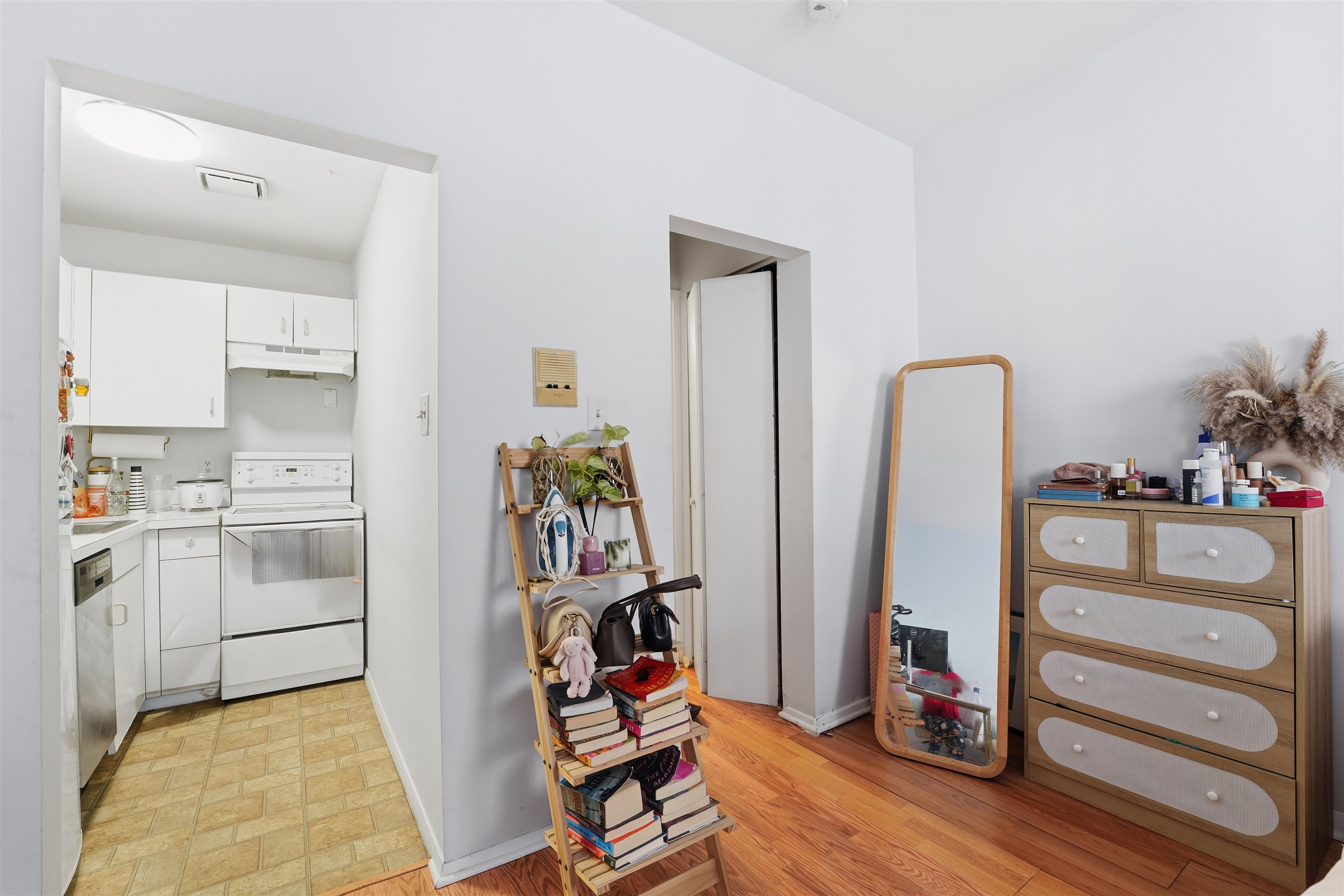 101 WILLOW AVE Unit: 2E