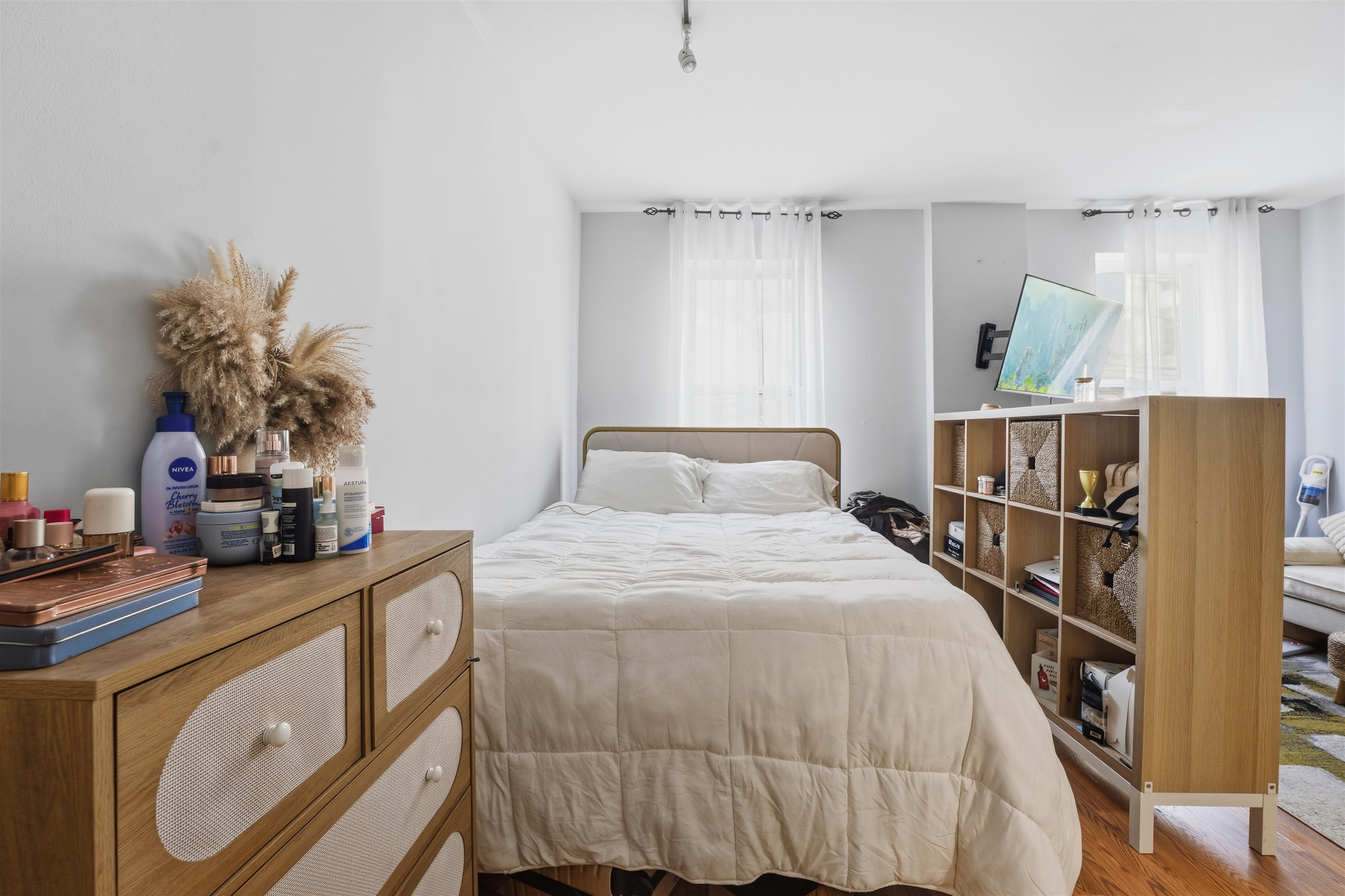 101 WILLOW AVE Unit: 2E