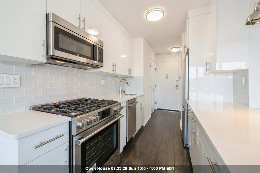 500 CENTRAL AVE Unit: 302