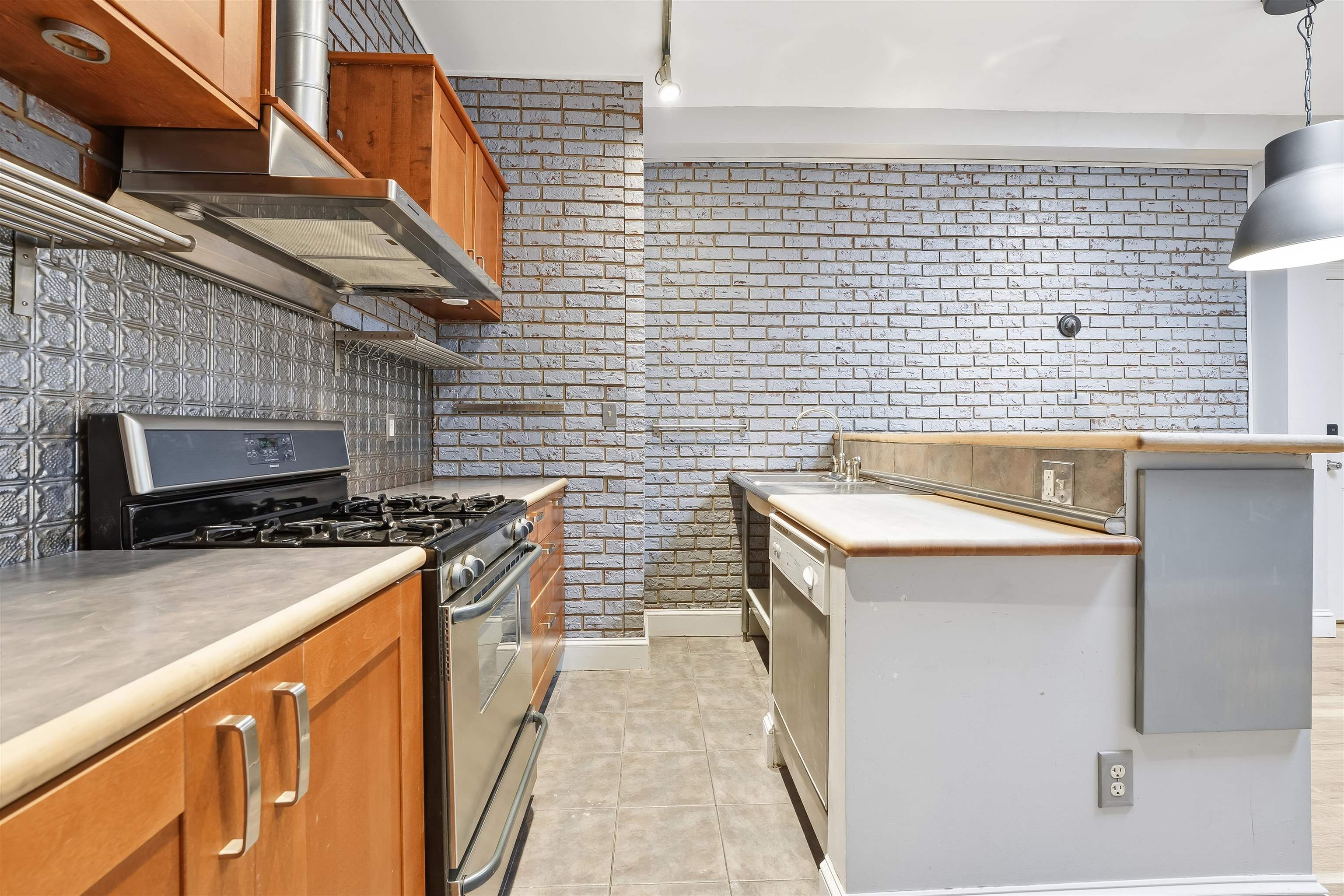 519 MONROE ST Unit: 1B