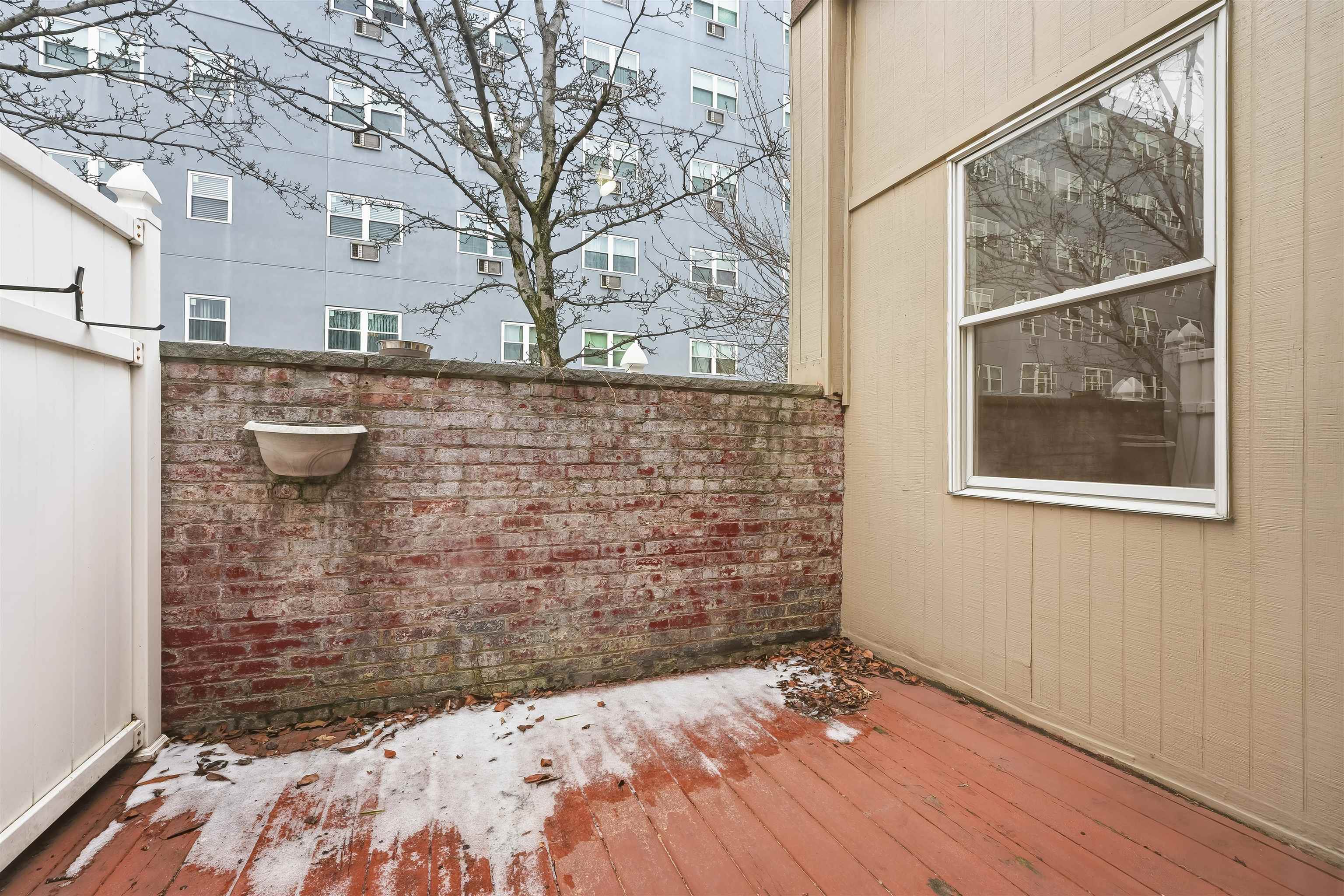 519 MONROE ST Unit: 1B