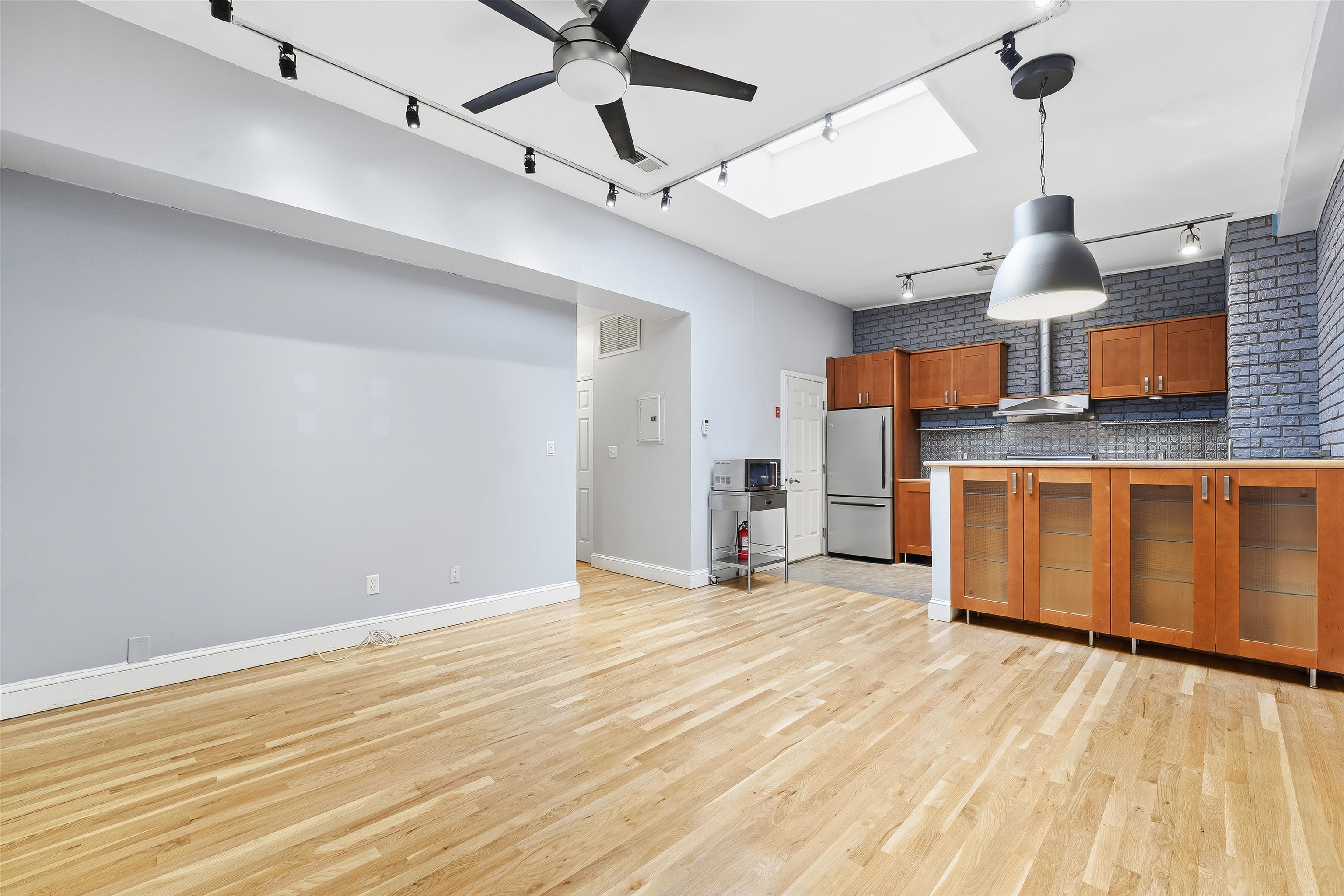 519 MONROE ST Unit: 1B