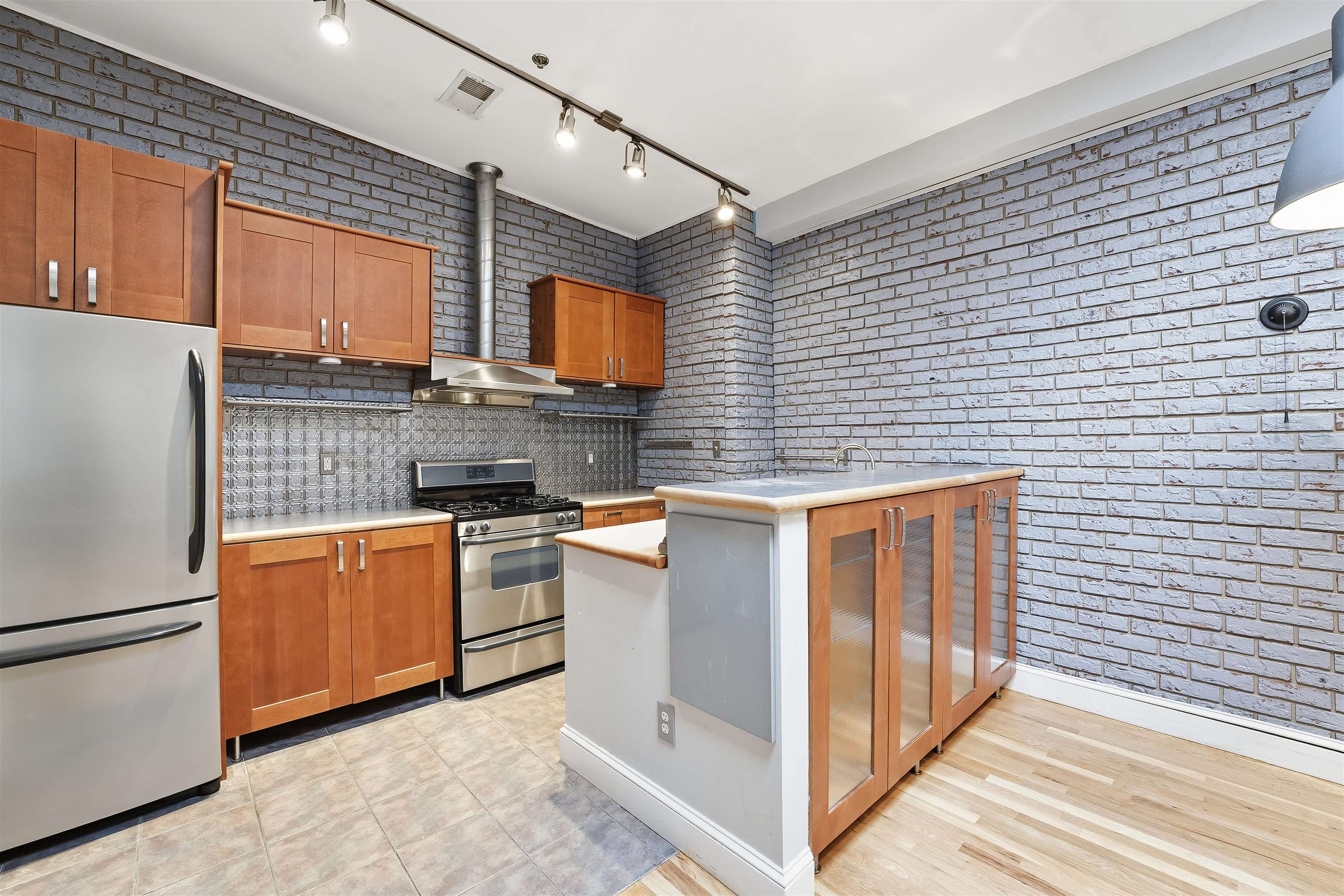 519 MONROE ST Unit: 1B