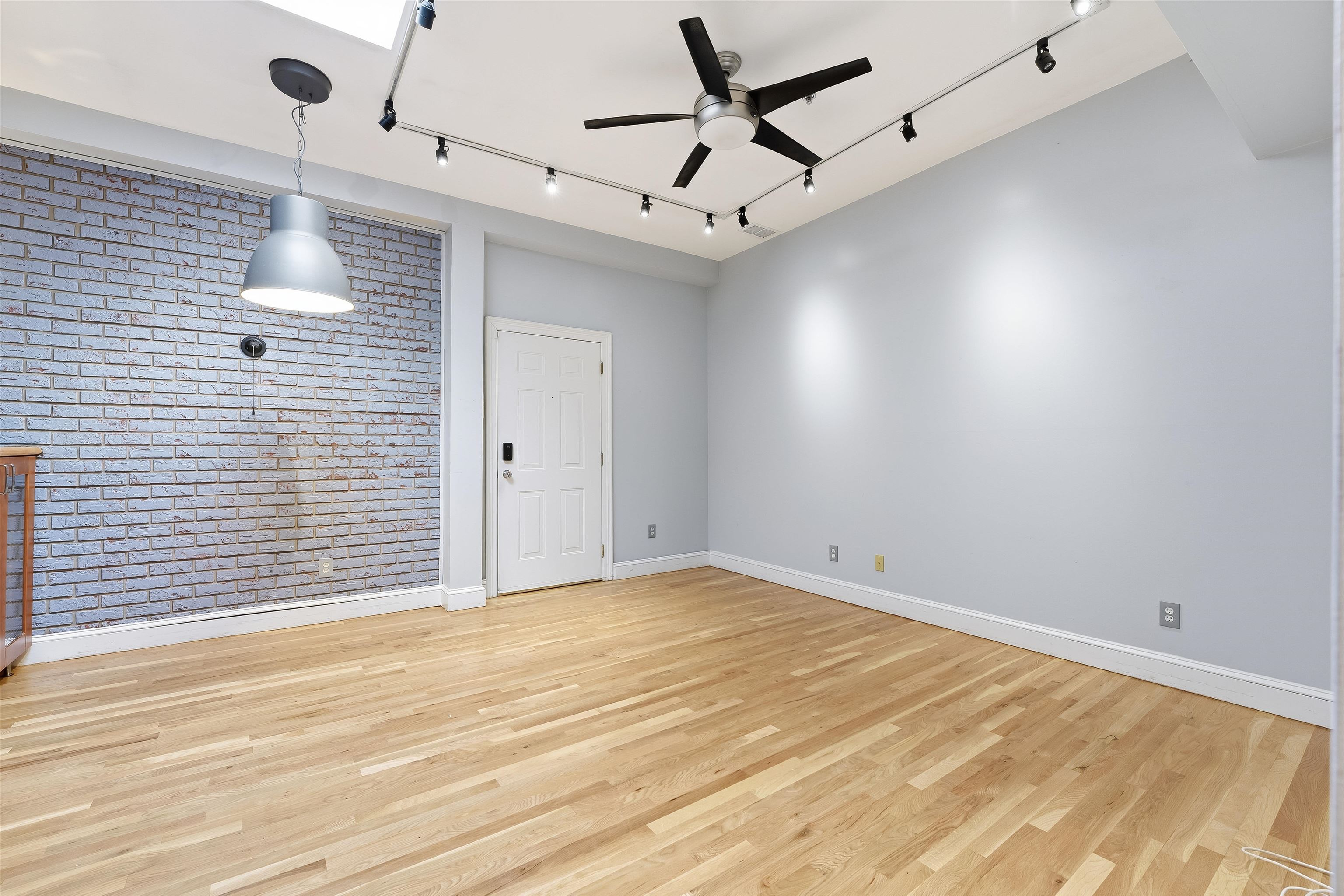 519 MONROE ST Unit: 1B