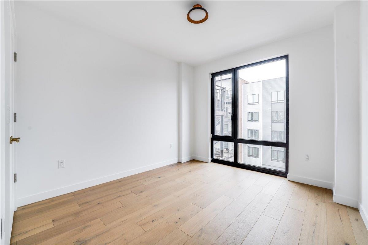 418 MONROE ST Unit: 201