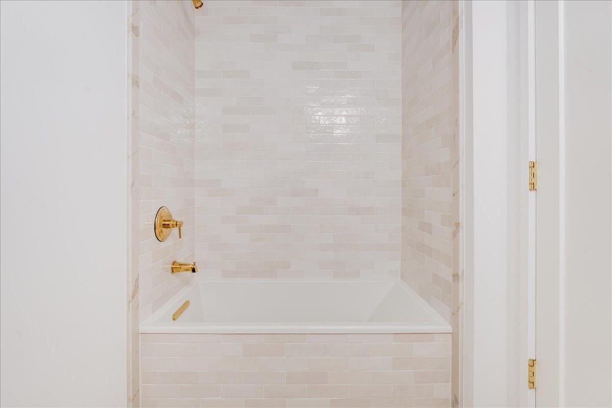 418 MONROE ST Unit: 201