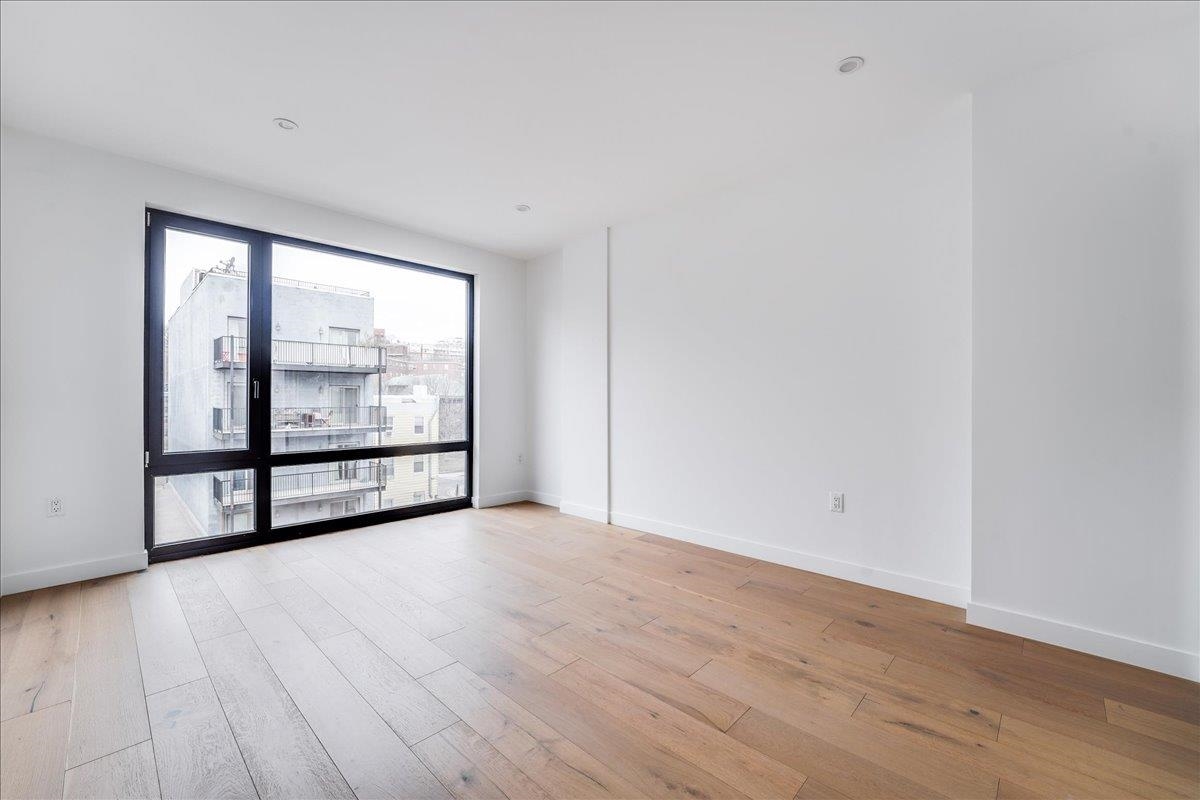418 MONROE ST Unit: 201