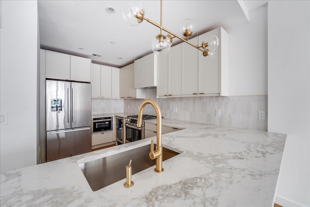 418 MONROE ST Unit: 201