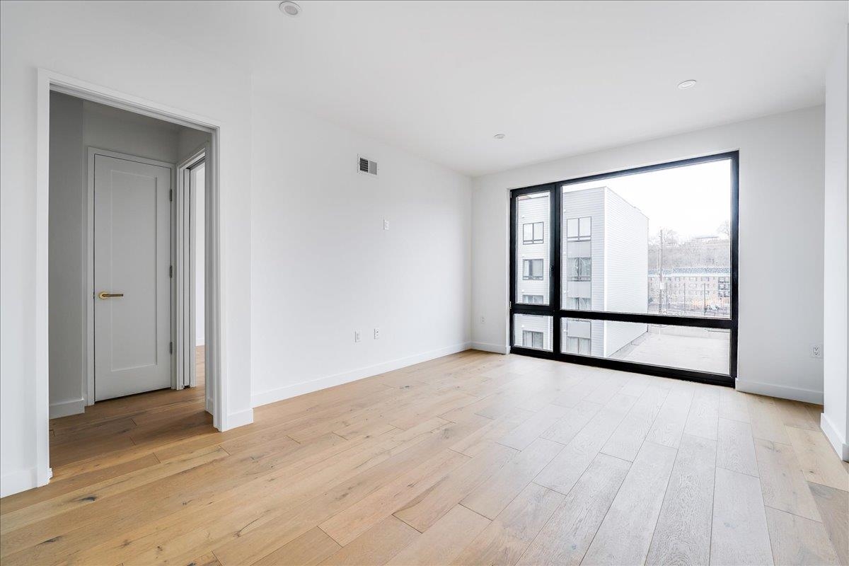 418 MONROE ST Unit: 201