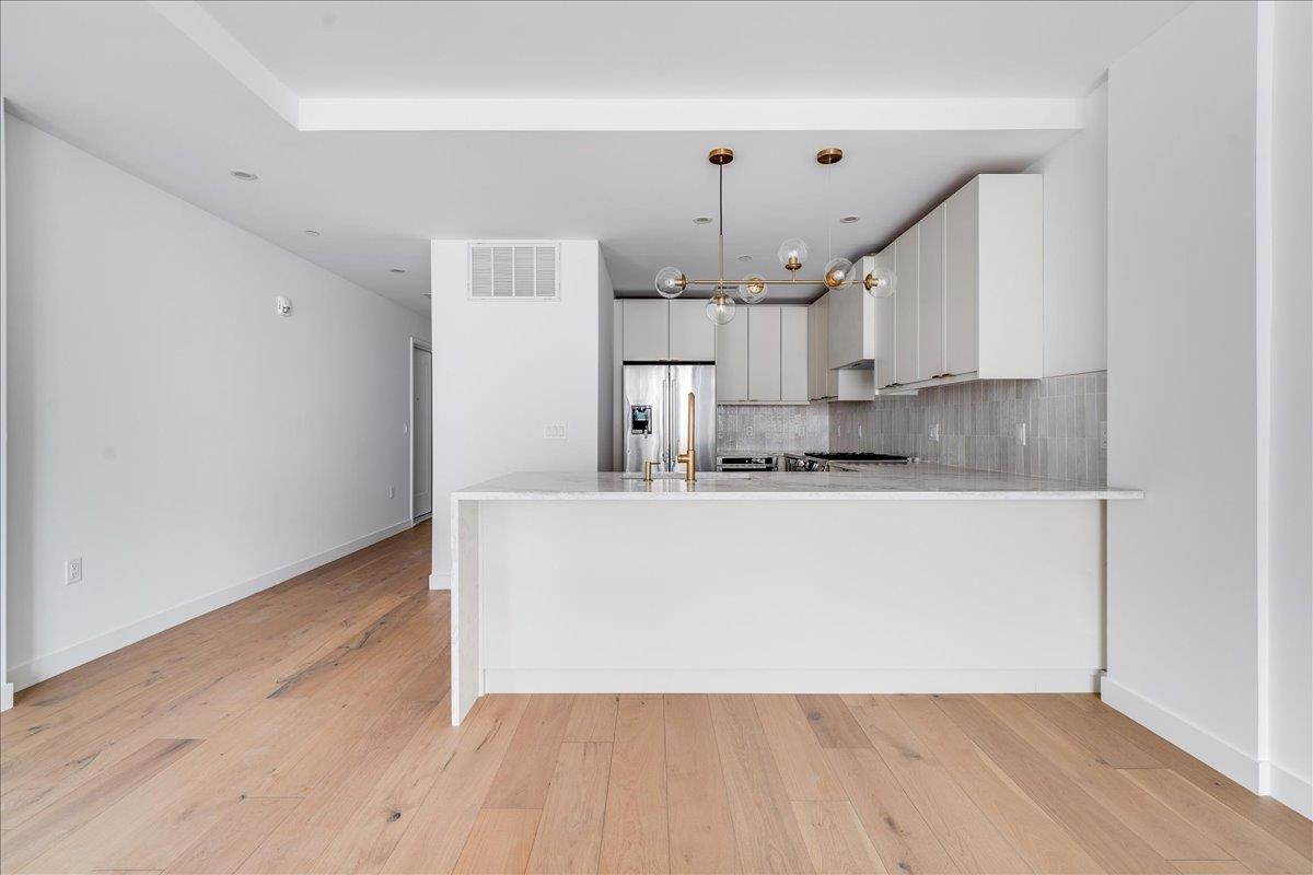 418 MONROE ST Unit: 201