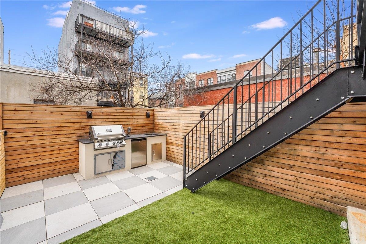 418 MONROE ST Unit: 201