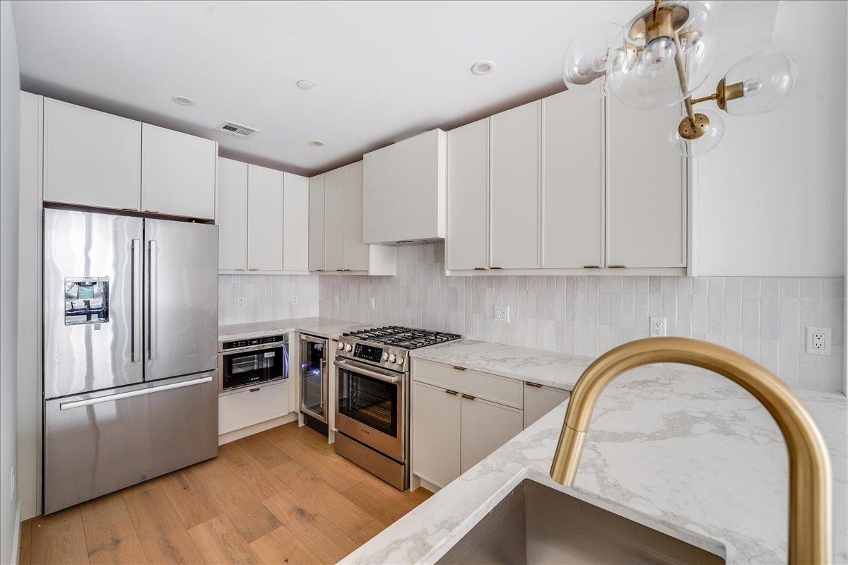 418 MONROE ST Unit: 201