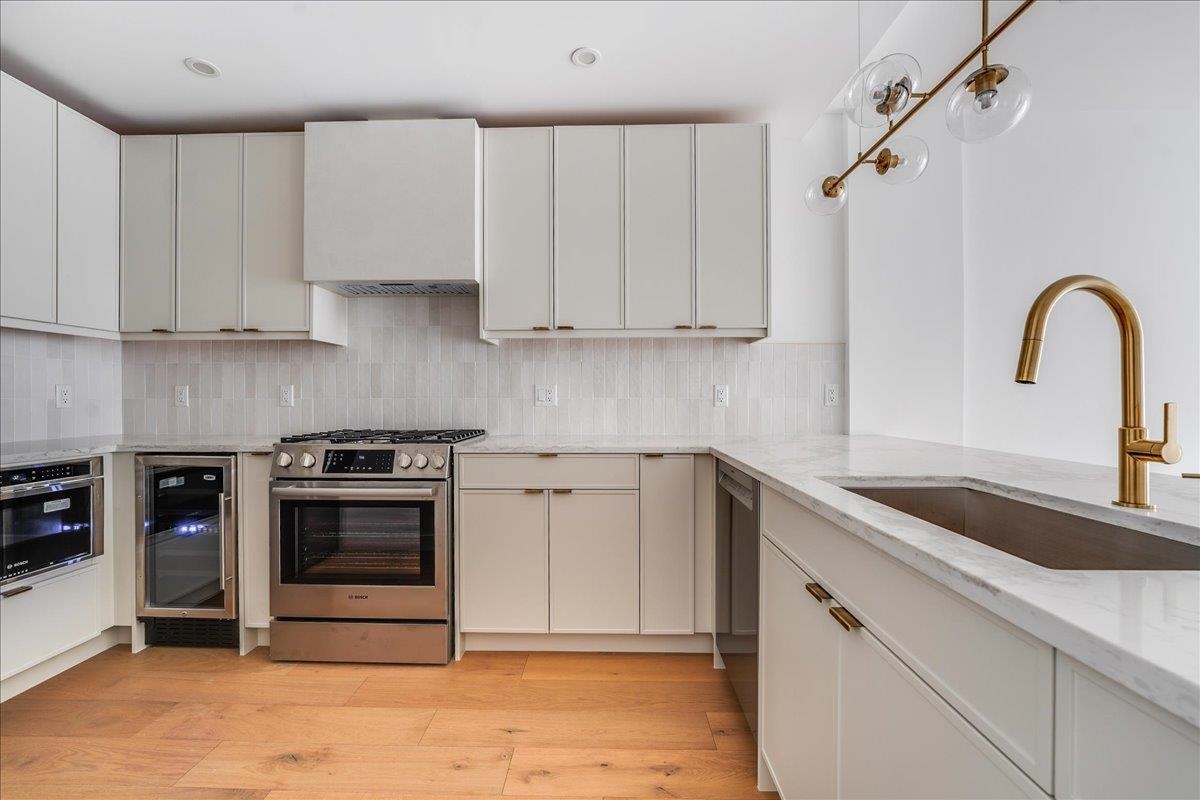 418 MONROE ST Unit: 201