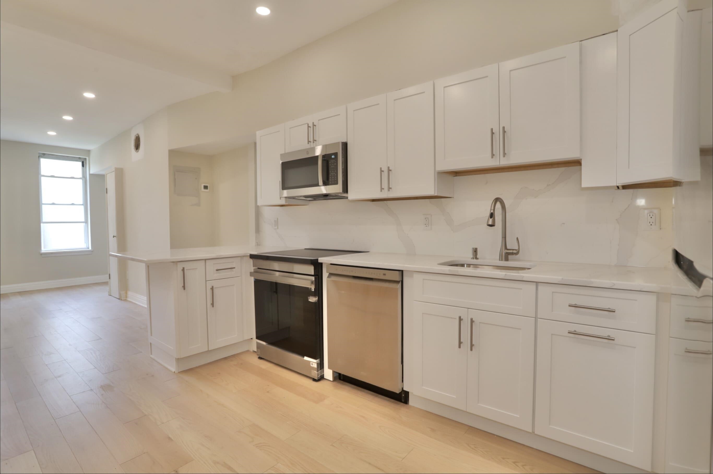 931 PARK AVE Unit: 3R