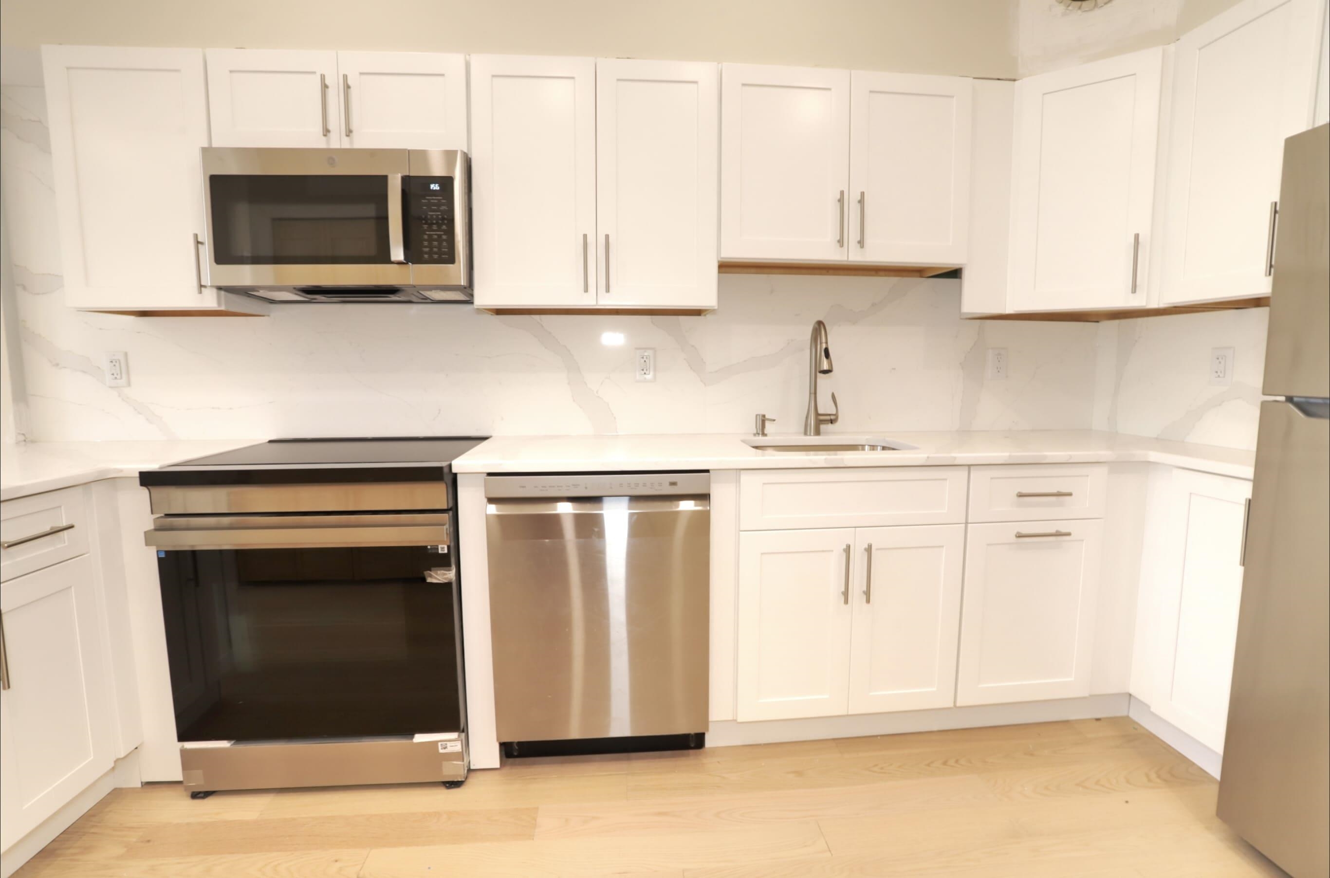 931 PARK AVE Unit: 3R