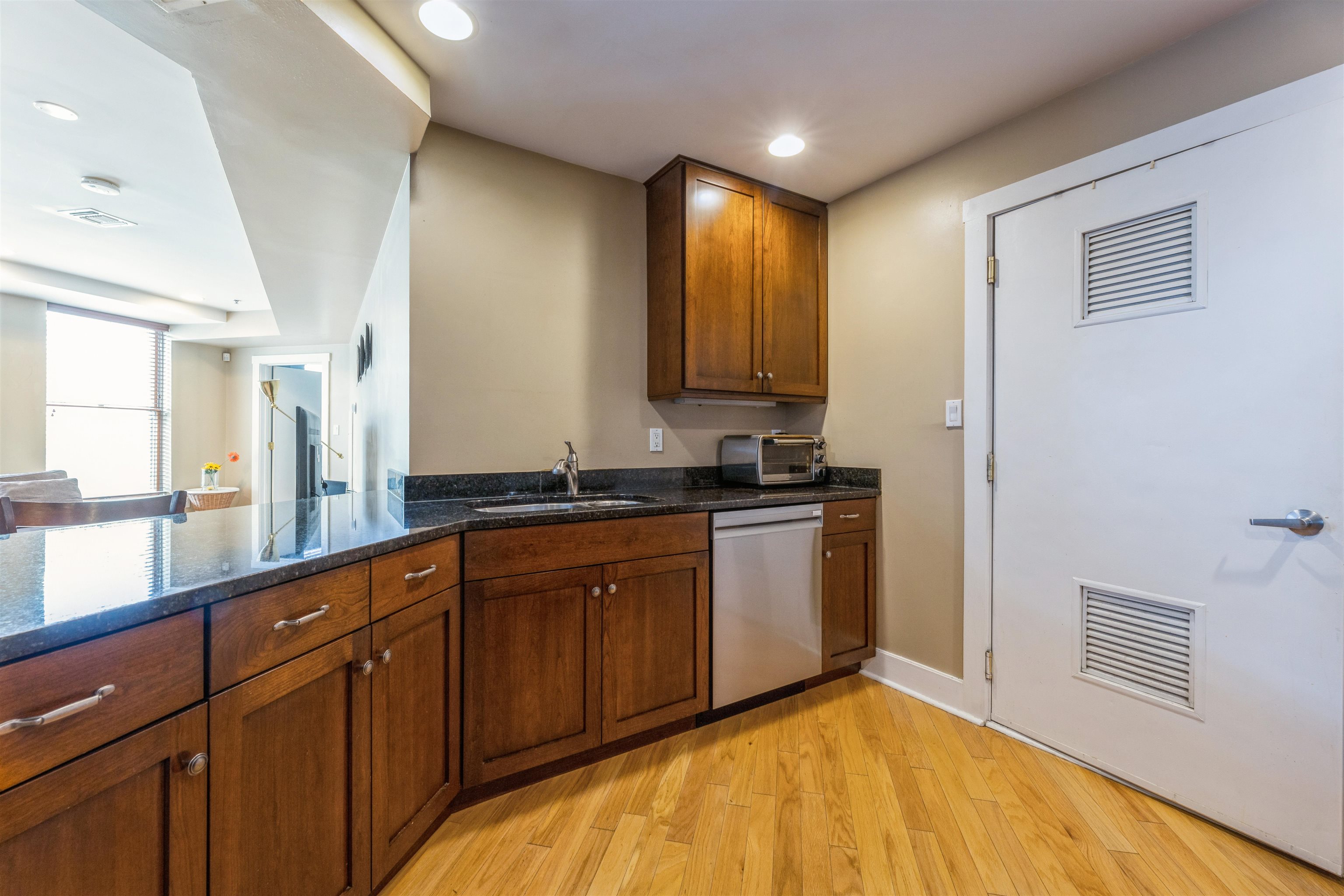 1100 CLINTON ST Unit: 301