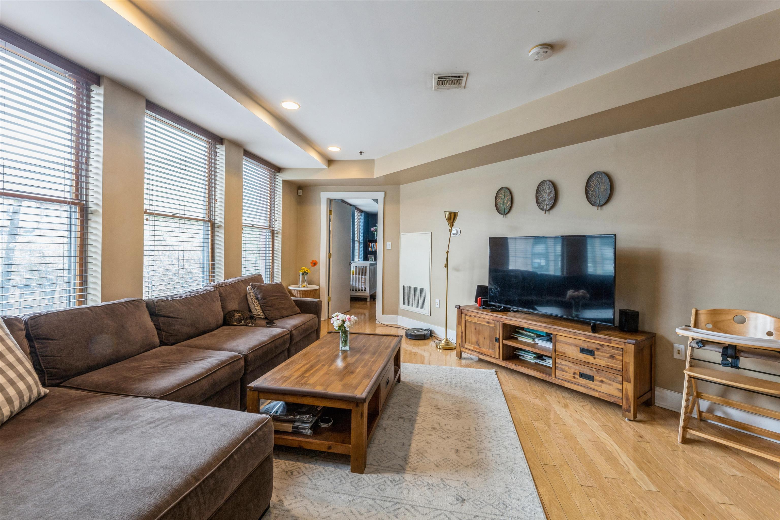 1100 CLINTON ST Unit: 301