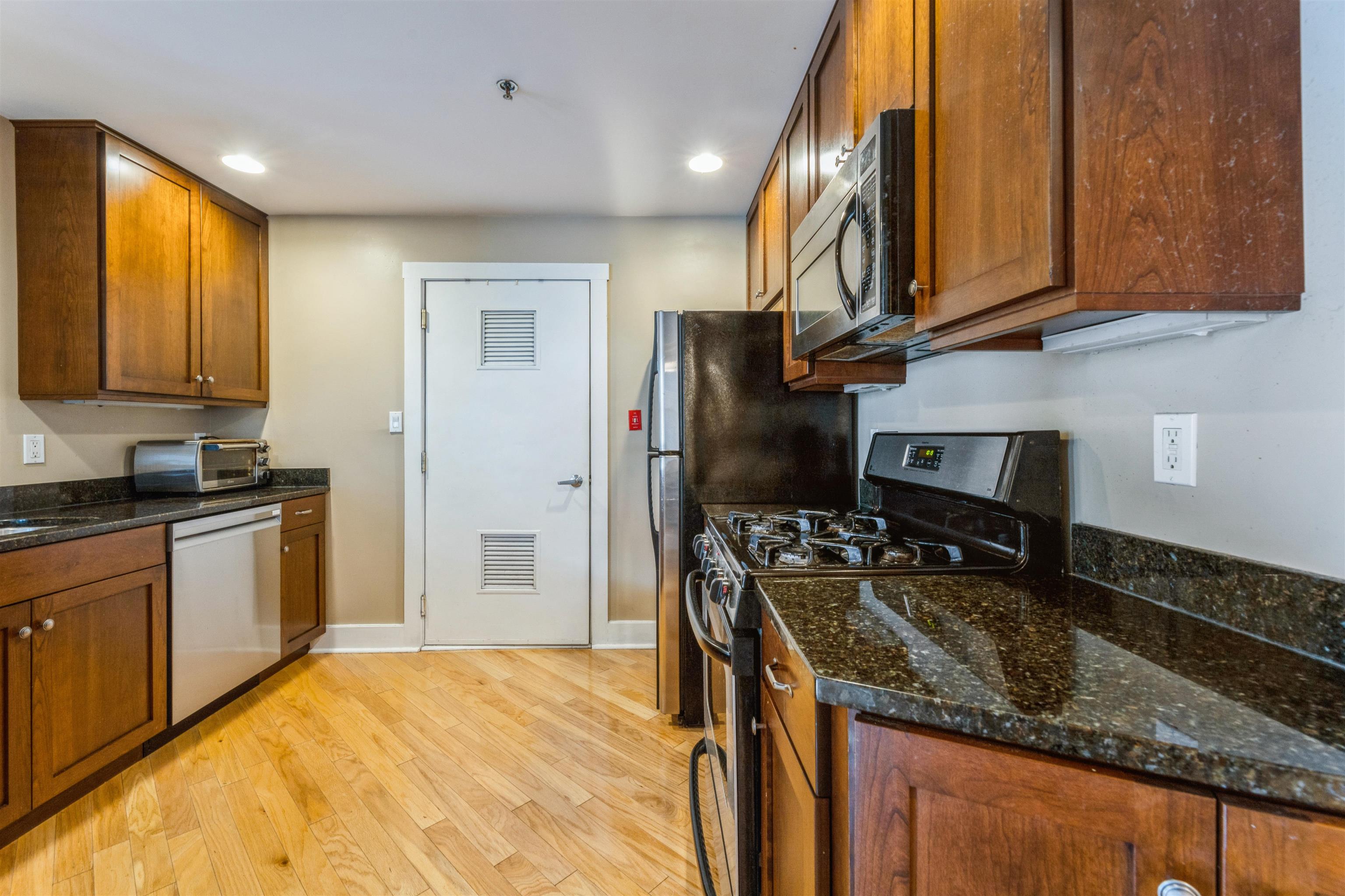 1100 CLINTON ST Unit: 301