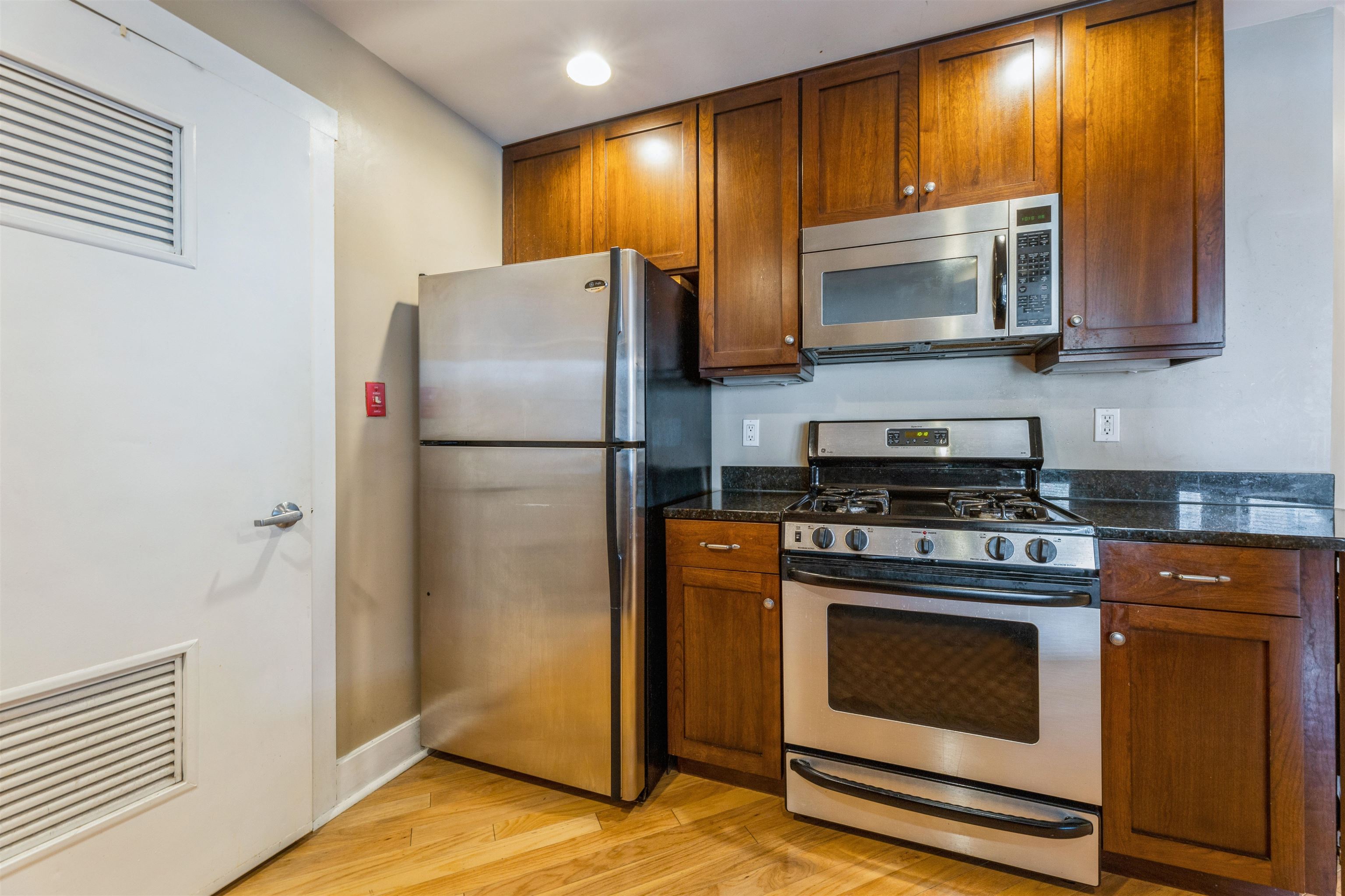 1100 CLINTON ST Unit: 301