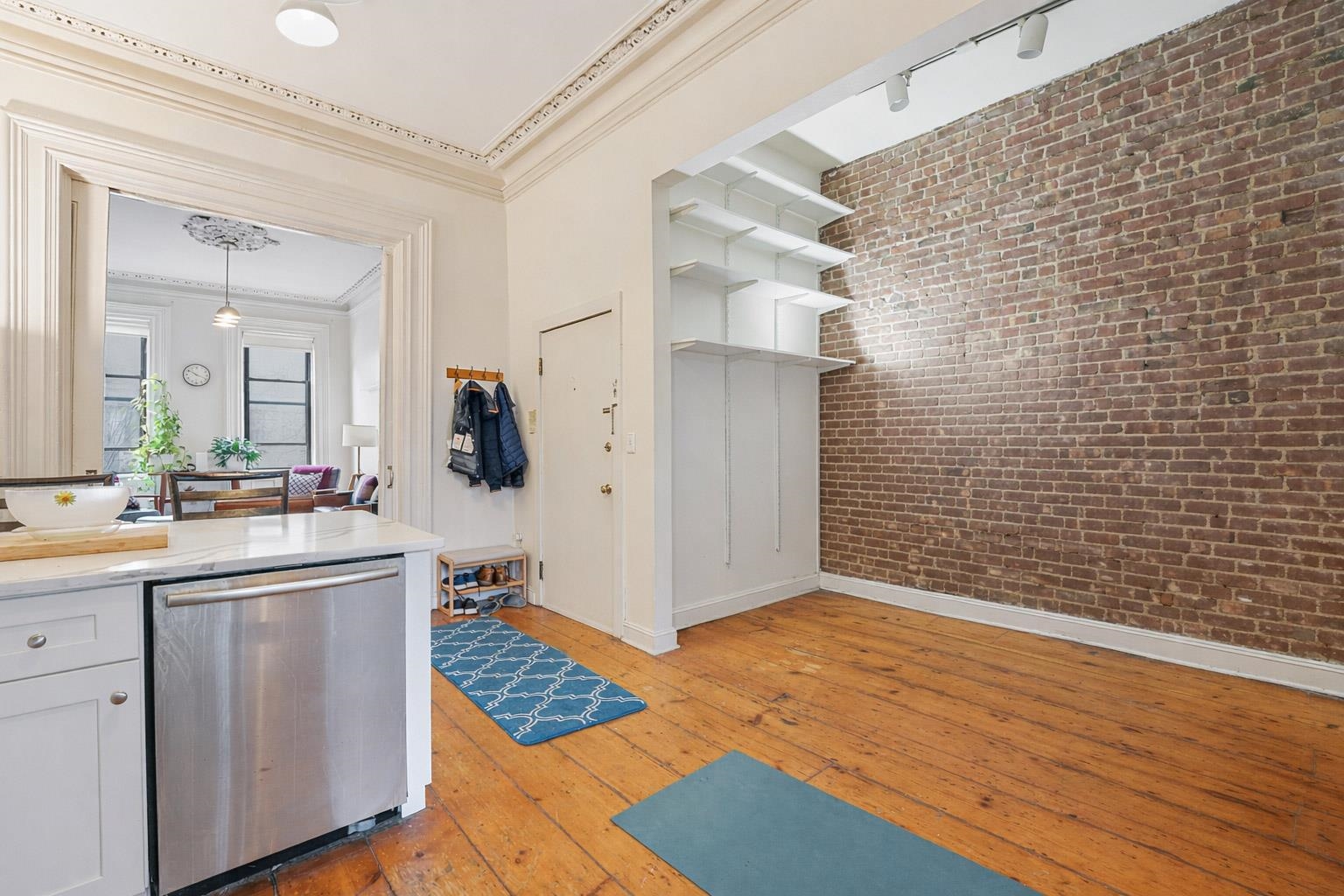135 PARK AVE Unit: 2