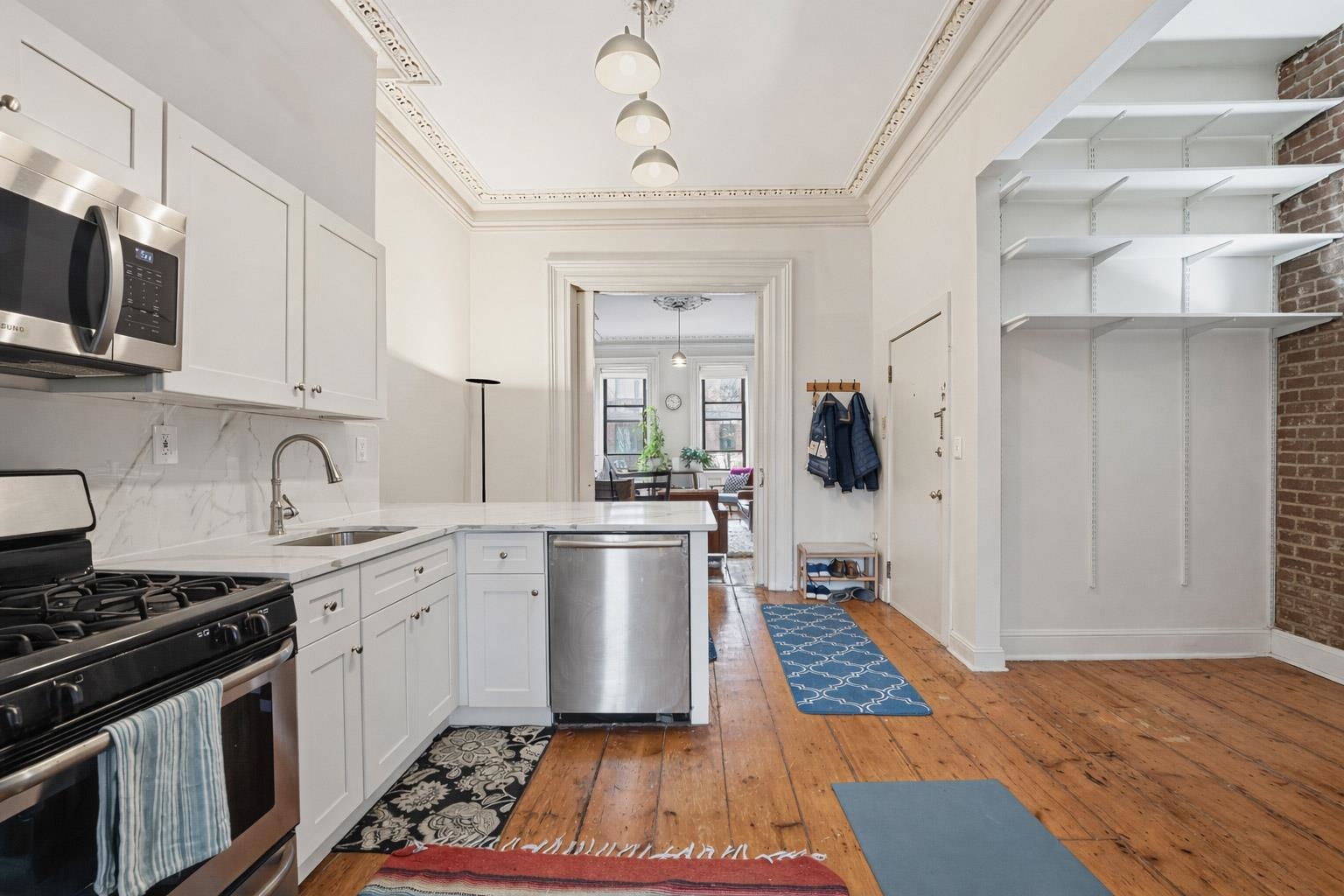 135 PARK AVE Unit: 2