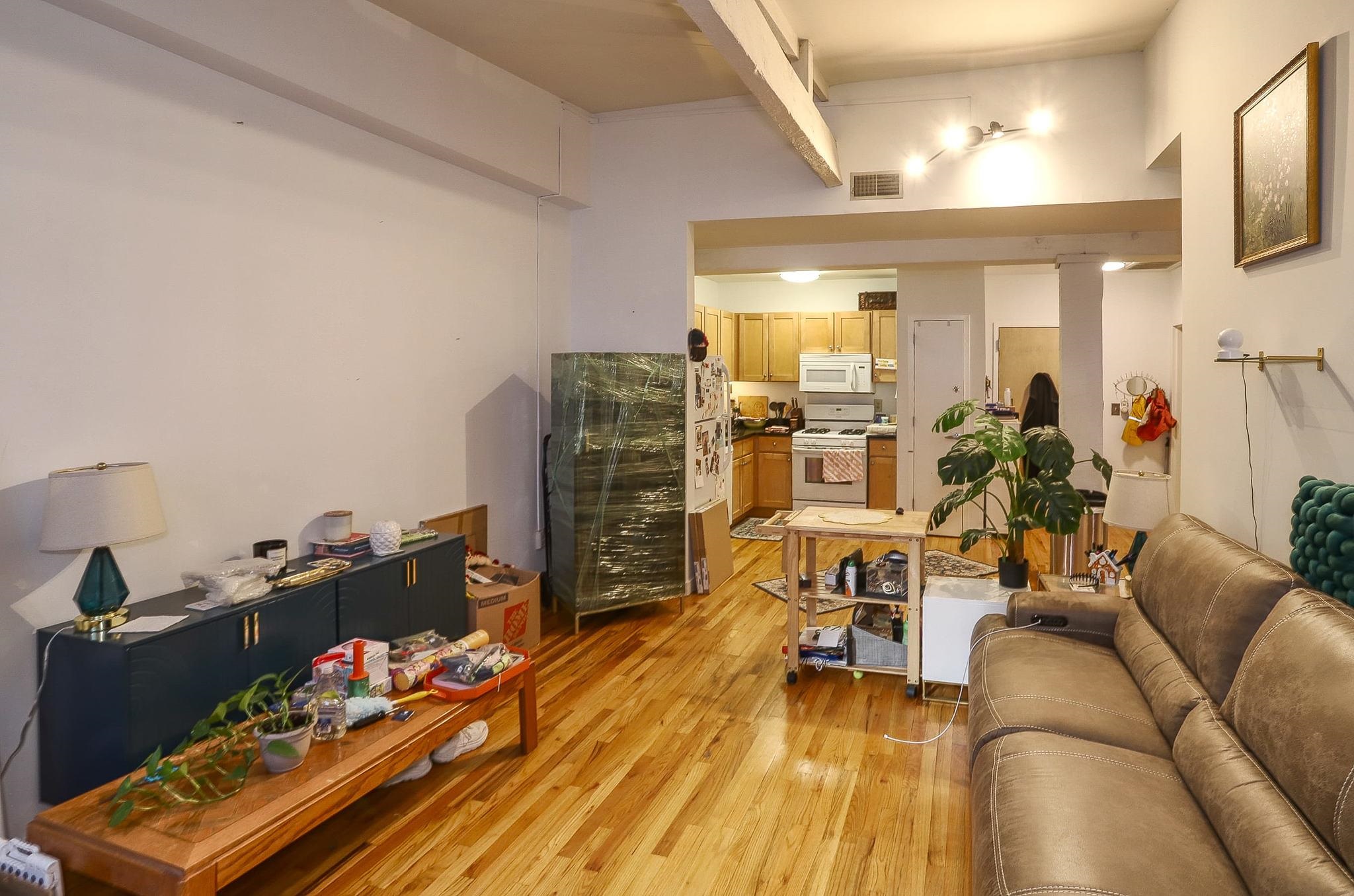 1034 CLINTON ST Unit: 209