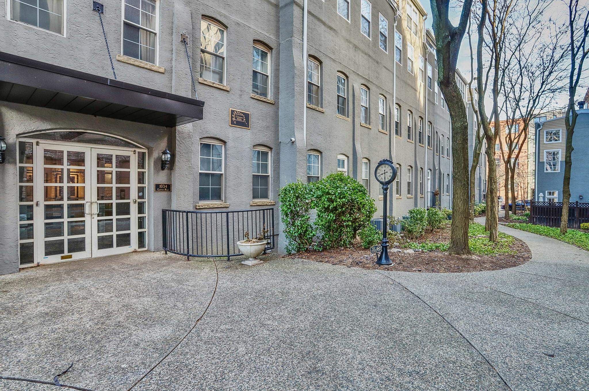 1034 CLINTON ST Unit: 209