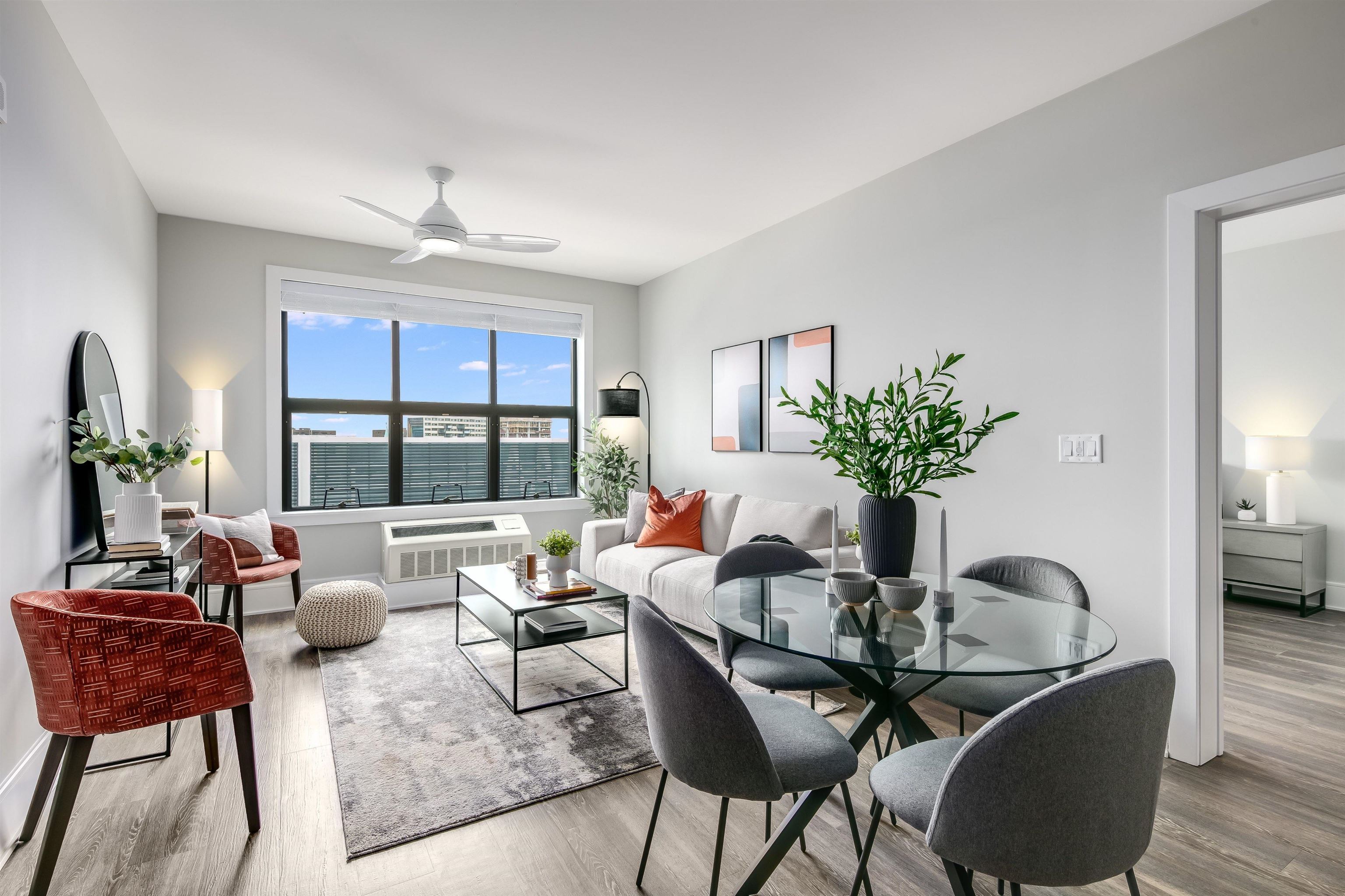 32 OAKLAND AVE Unit: 913