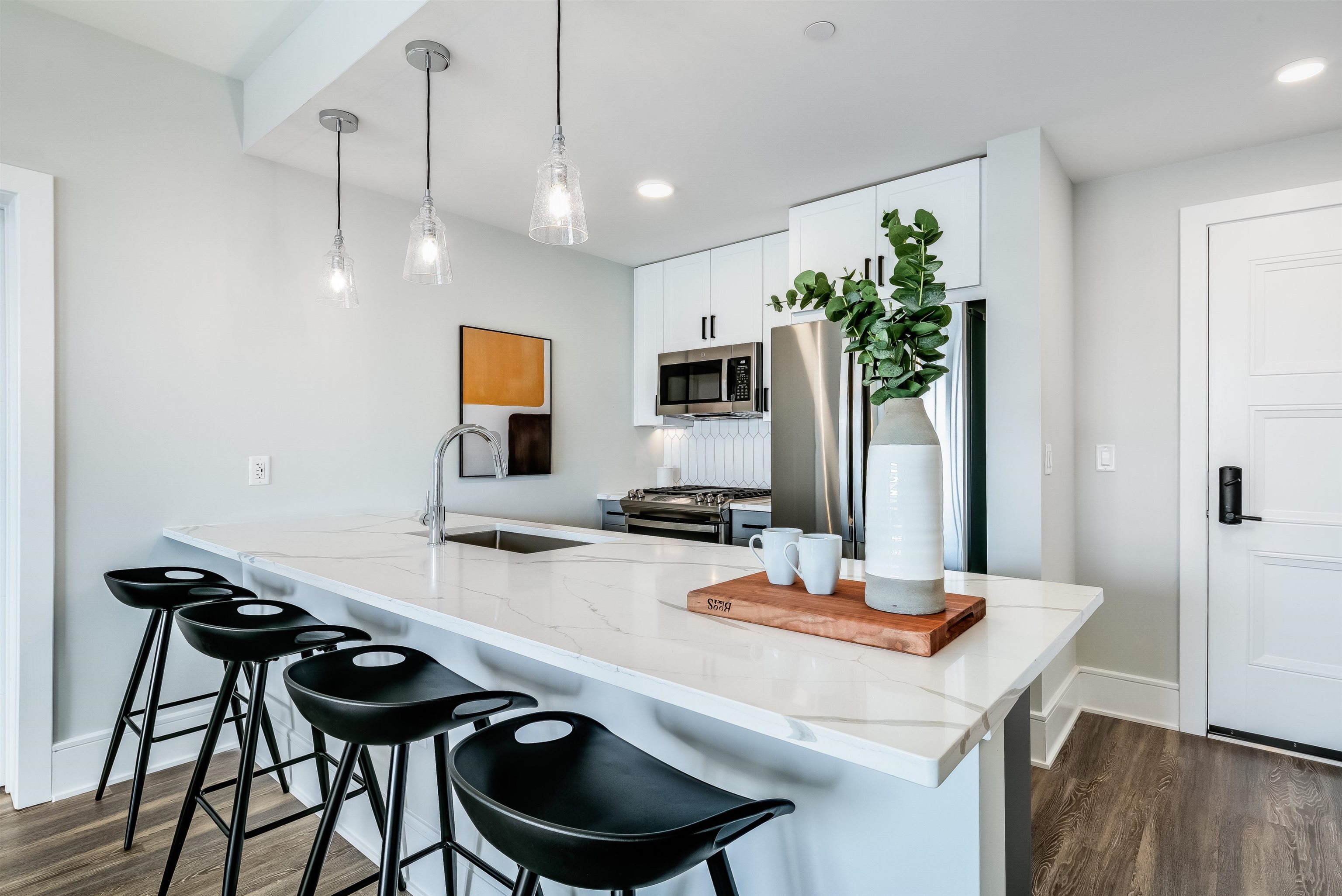 32 OAKLAND AVE Unit: 913