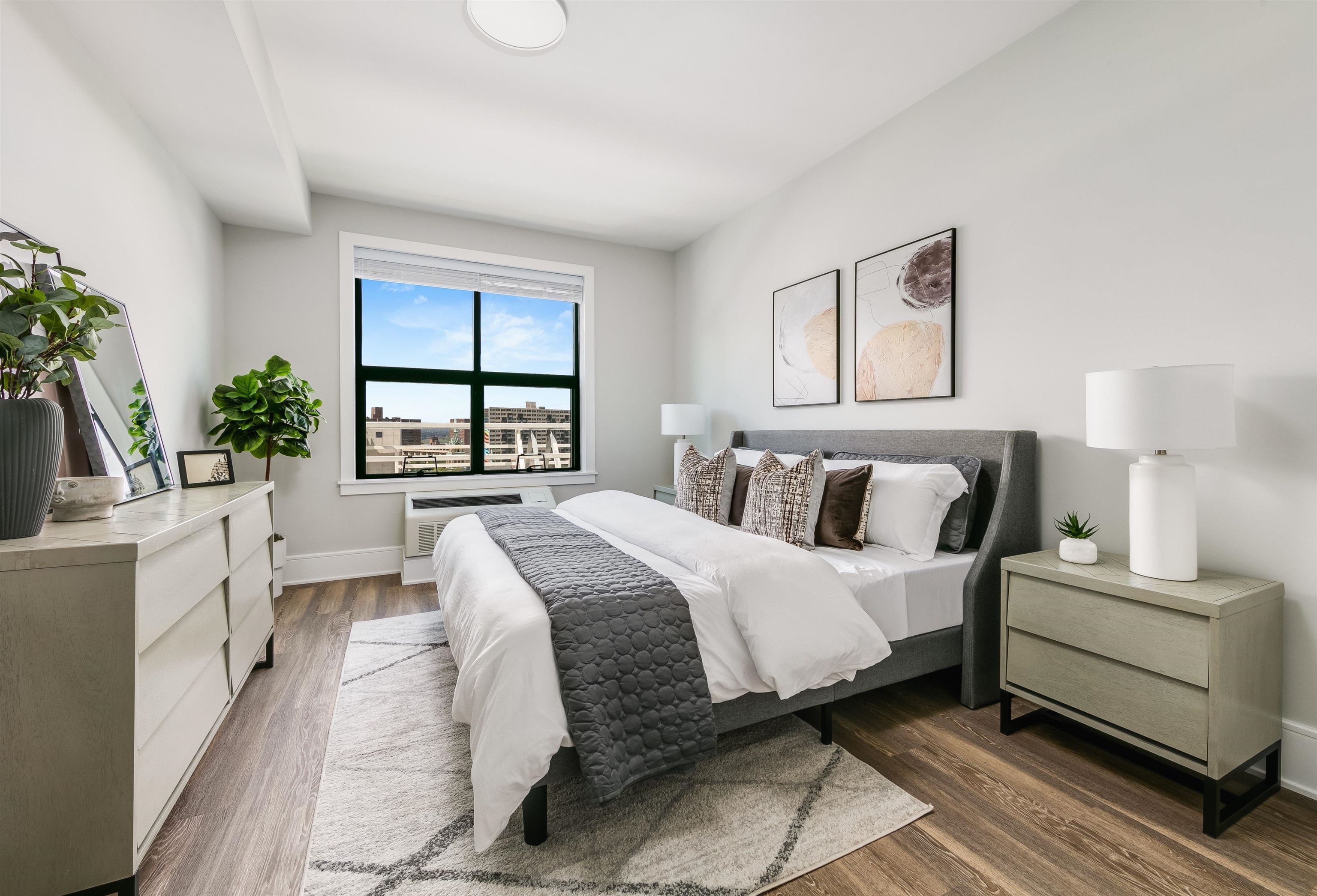 32 OAKLAND AVE Unit: 913