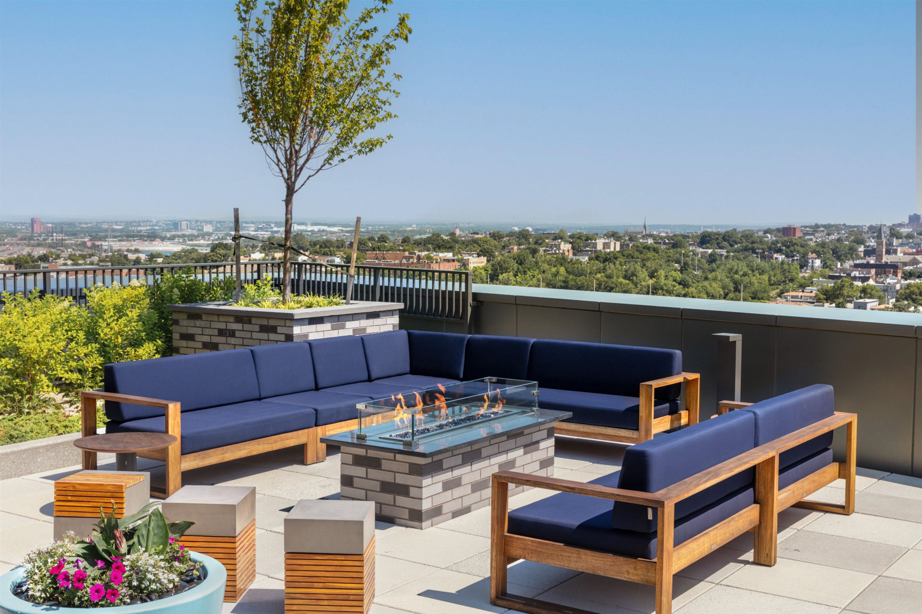 32 OAKLAND AVE Unit: 913