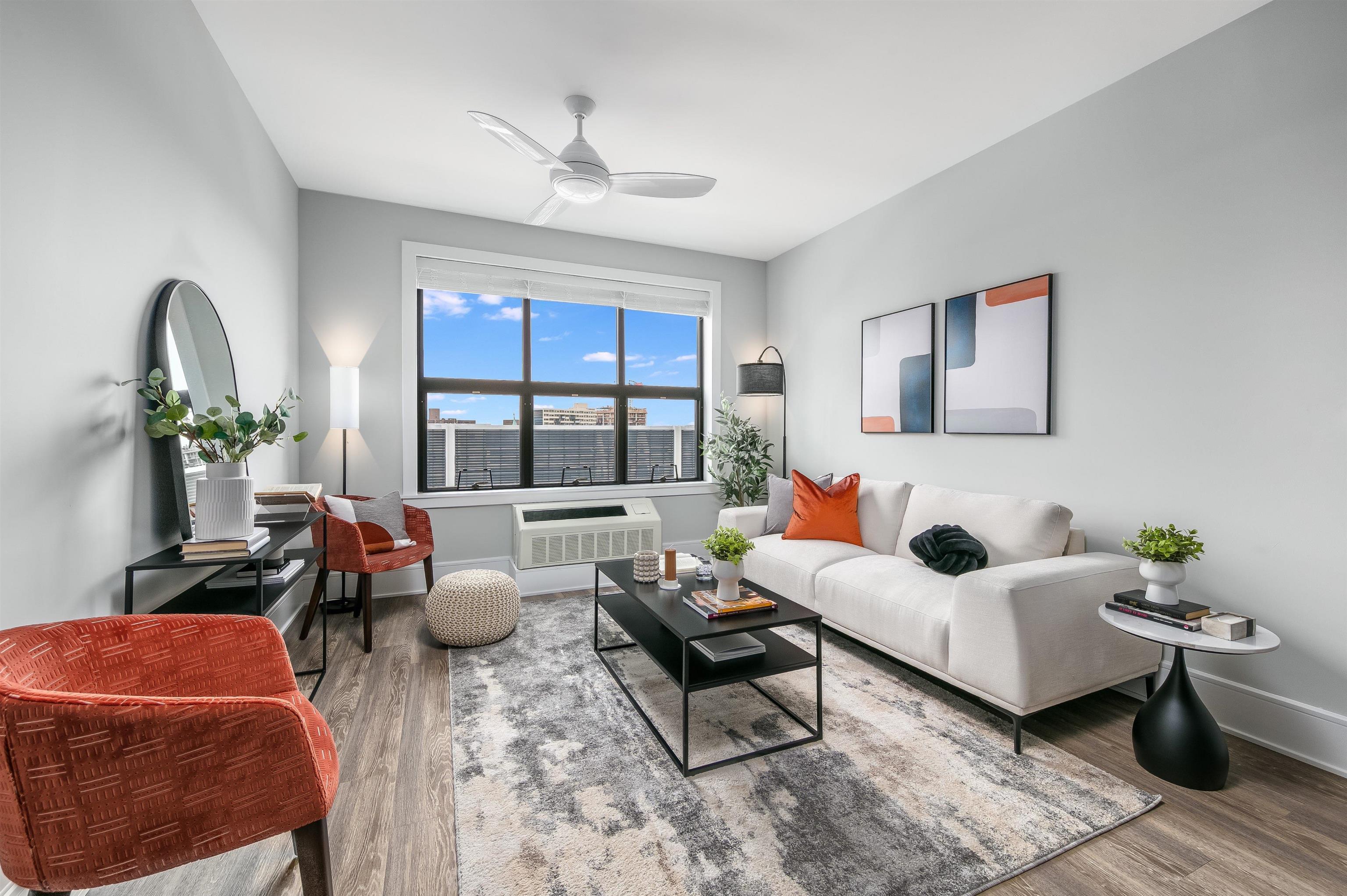 32 OAKLAND AVE Unit: 913