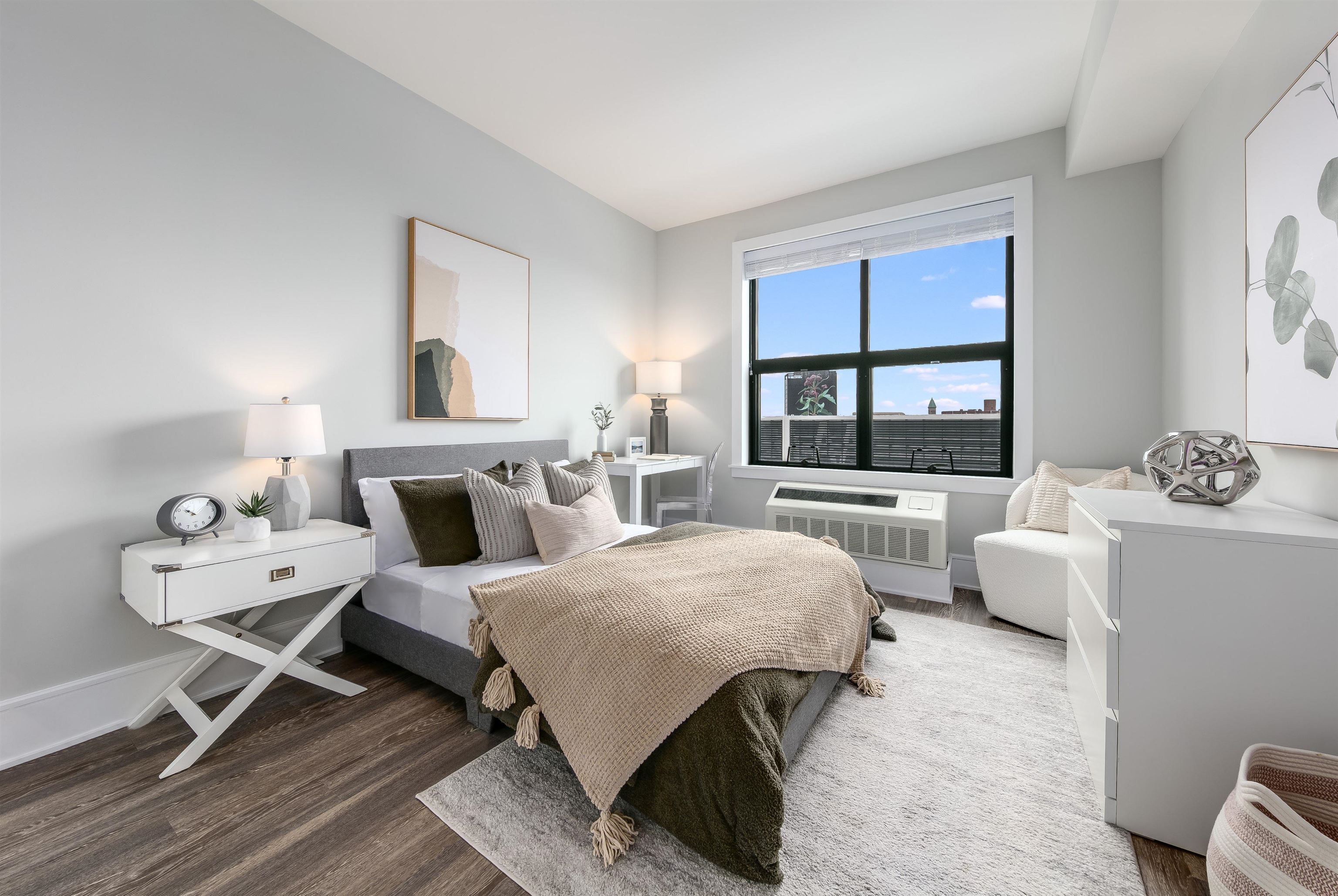 32 OAKLAND AVE Unit: 913