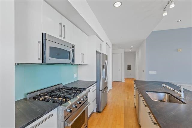 4 BEACON WAY Unit: 1009