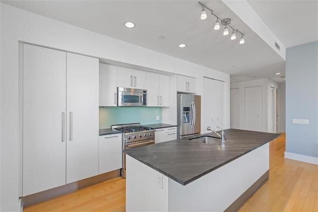 4 BEACON WAY Unit: 1009