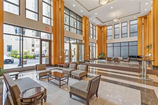 4 BEACON WAY Unit: 1009