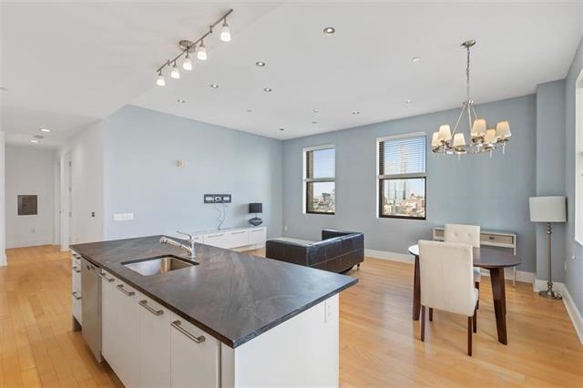 4 BEACON WAY Unit: 1009