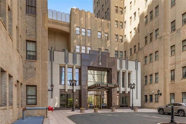 4 BEACON WAY Unit: 1009