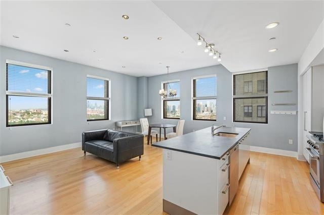 4 BEACON WAY Unit: 1009