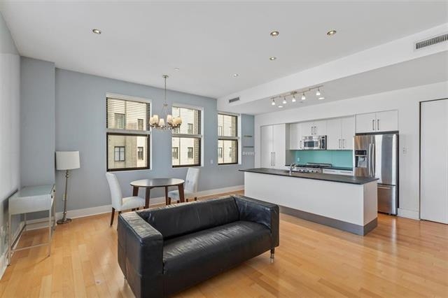 4 BEACON WAY Unit: 1009