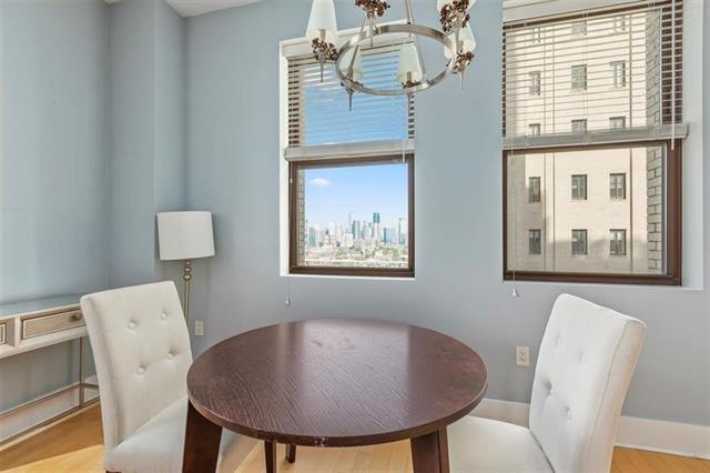 4 BEACON WAY Unit: 1009