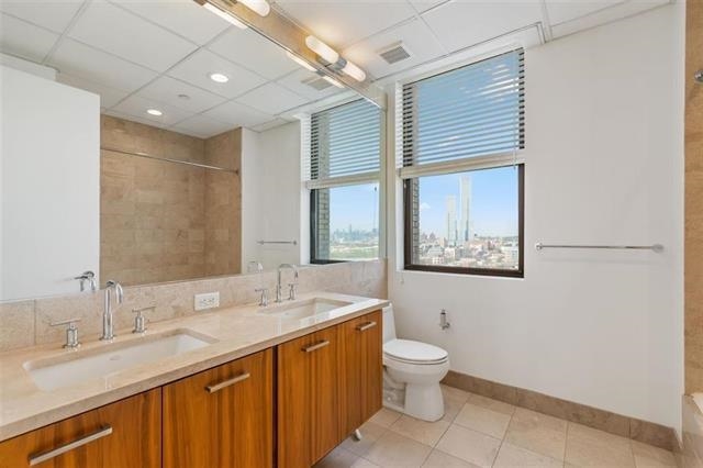 4 BEACON WAY Unit: 1009