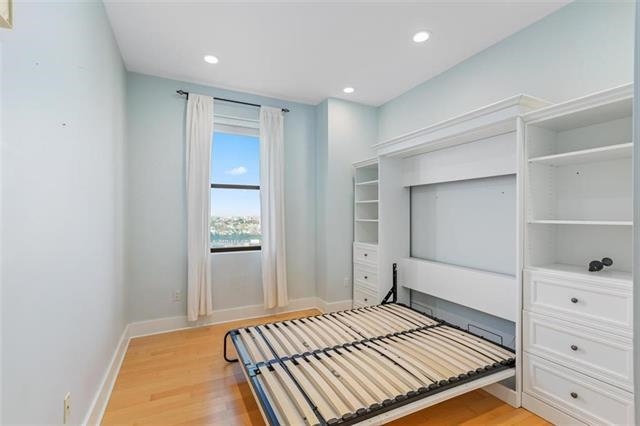 4 BEACON WAY Unit: 1009