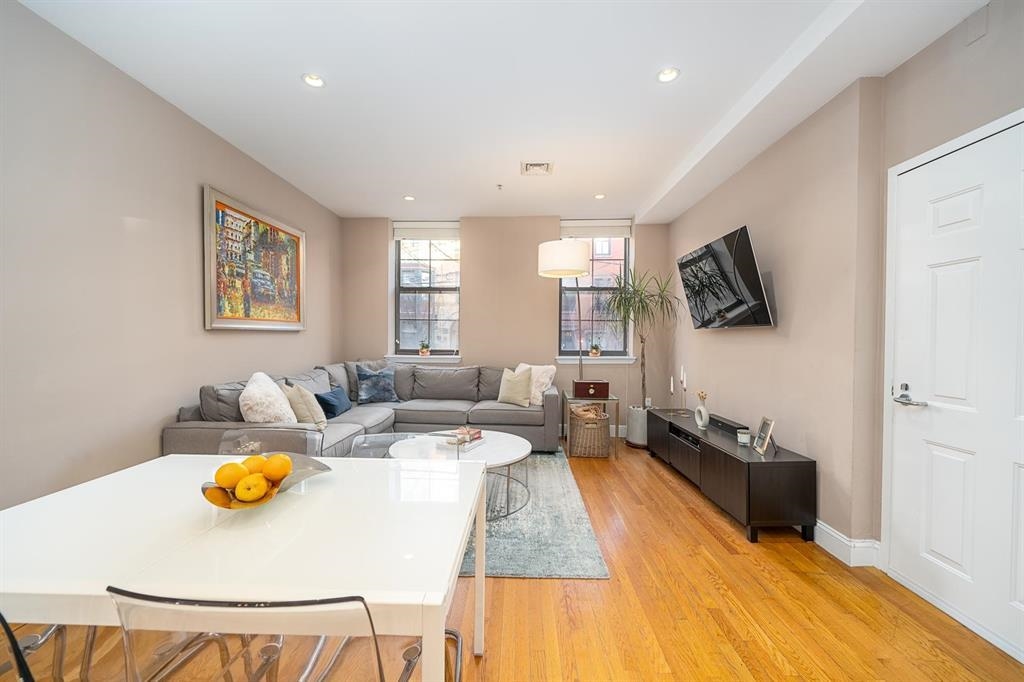 822 GARDEN ST Unit: 2