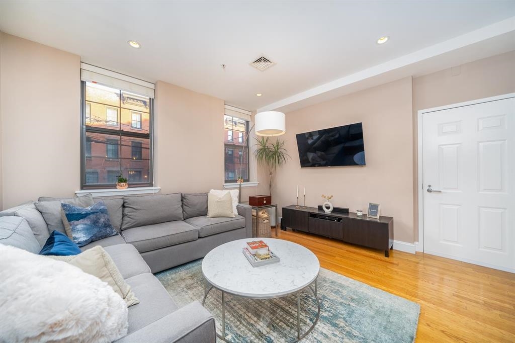 822 GARDEN ST Unit: 2