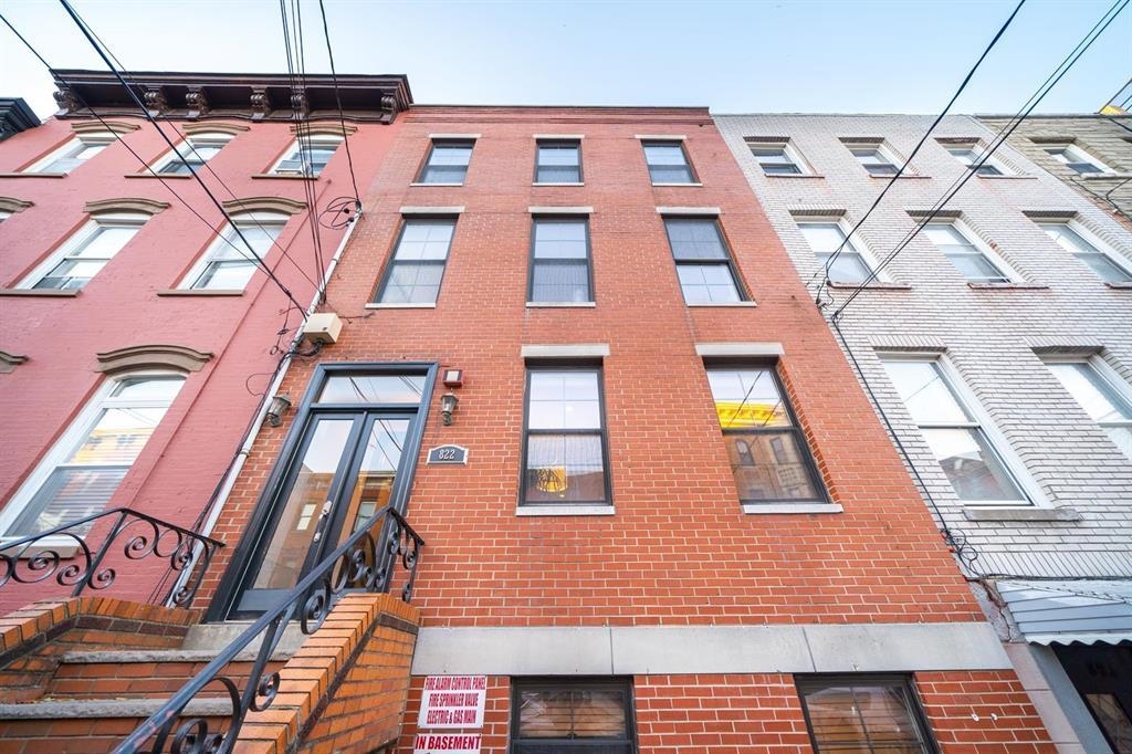 822 GARDEN ST Unit: 2