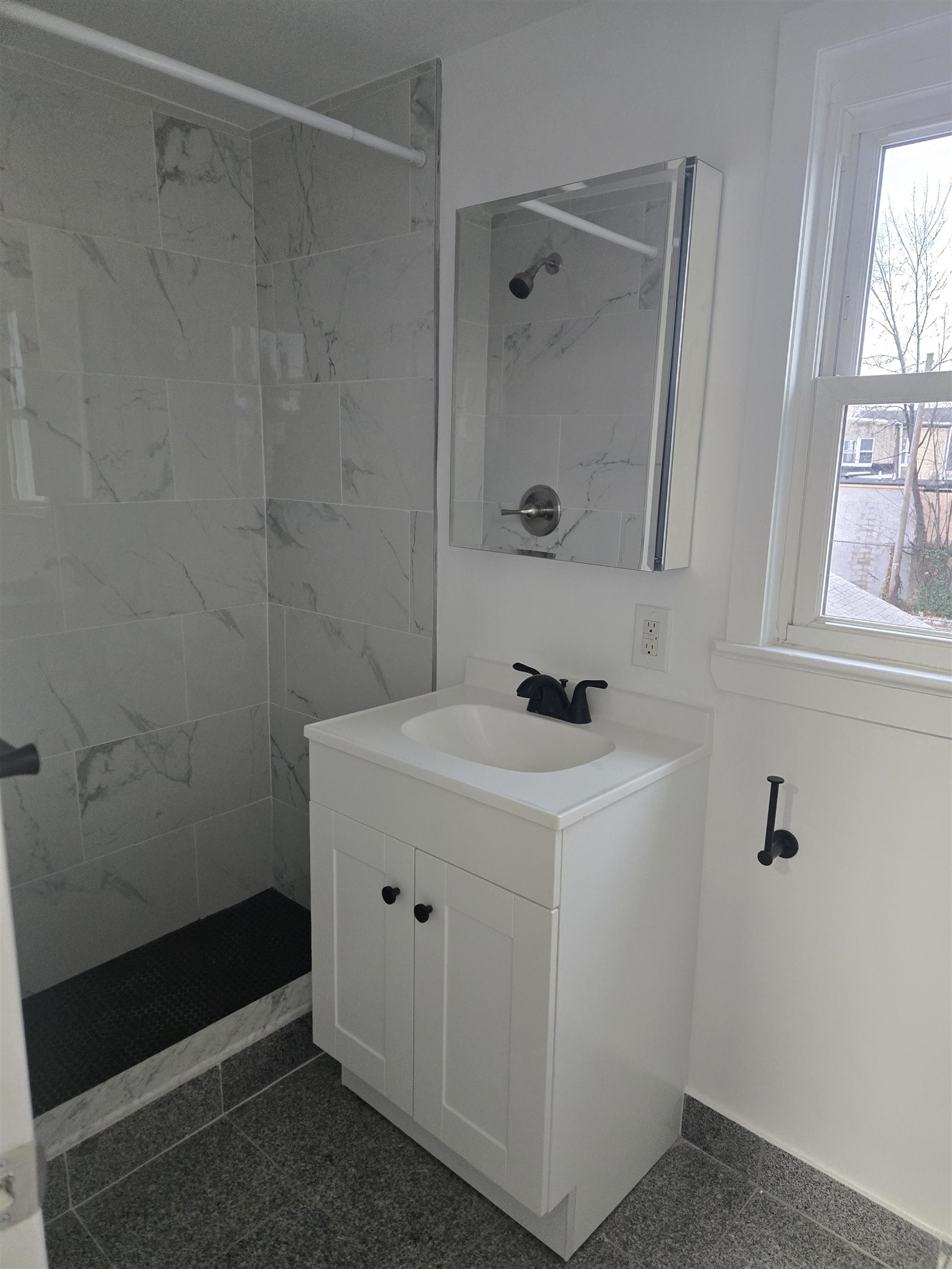 308 LINCOLN AVE Unit: 2