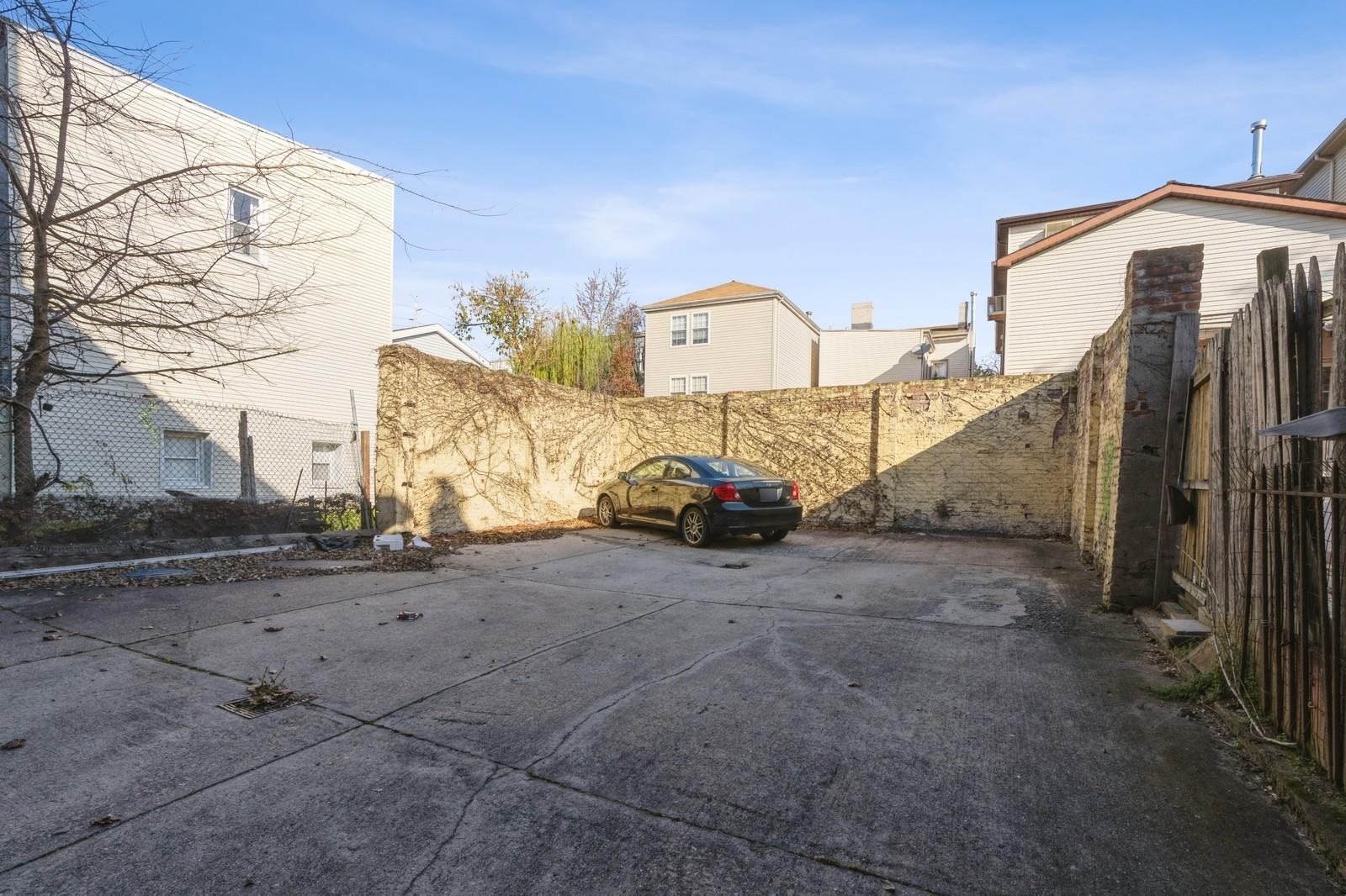 40 BEACON AVE Unit: 6